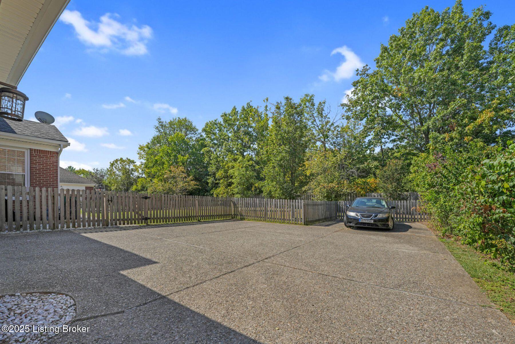 606 Wickfield Dr