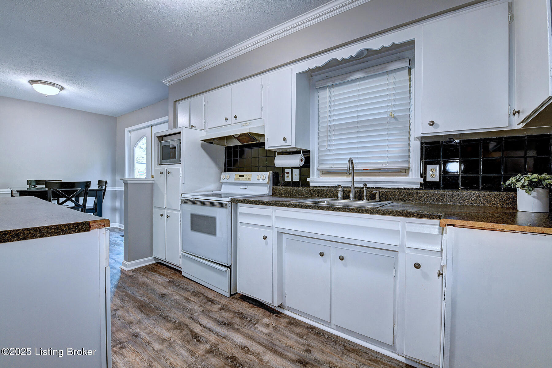8207 Michael Ray Dr