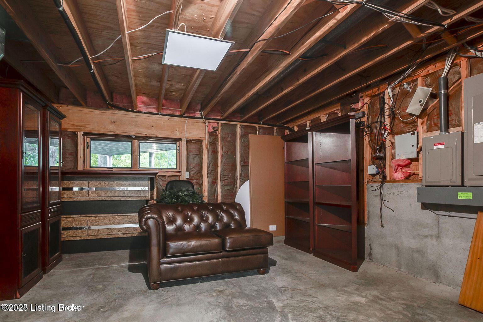603 Woodlake Dr