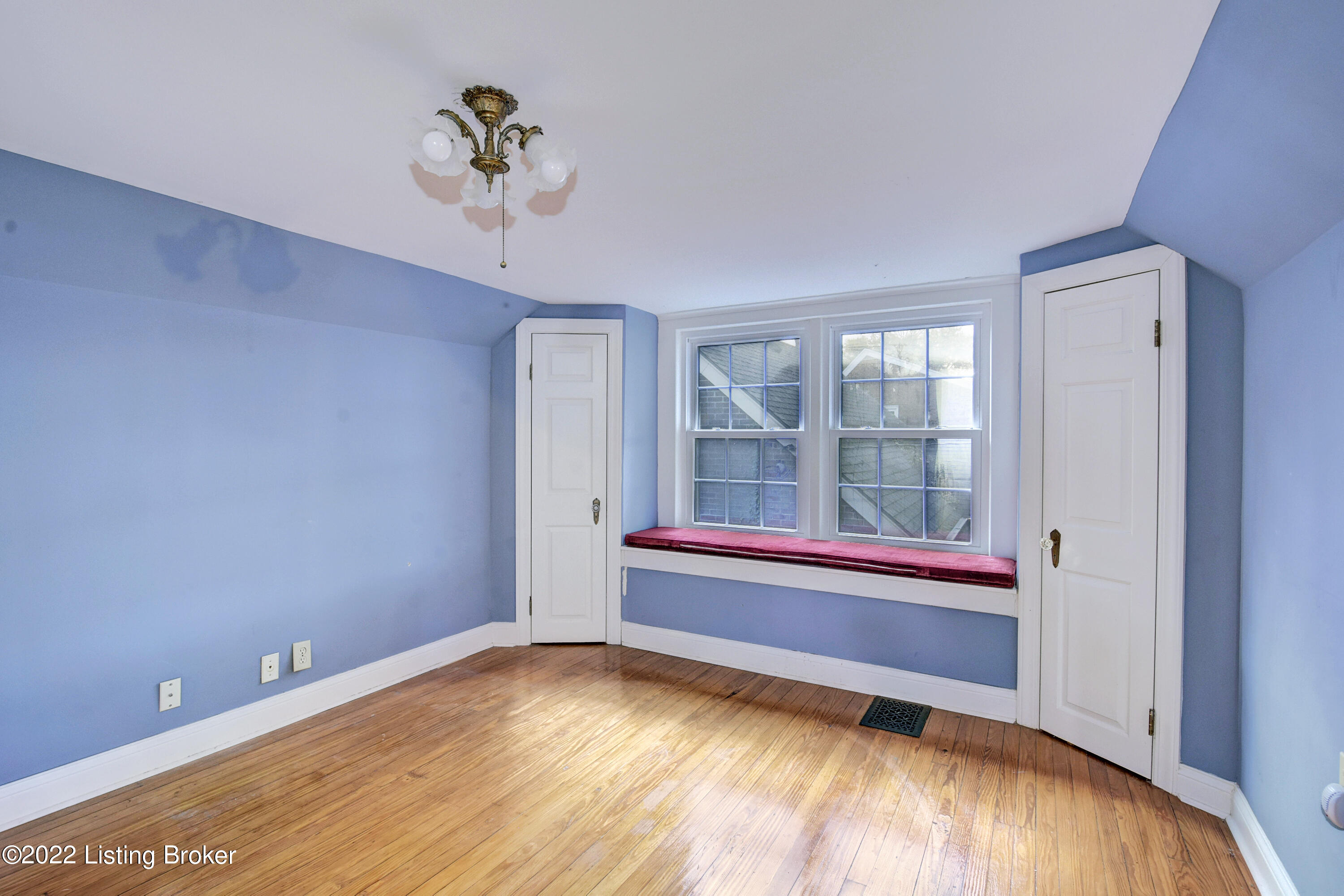 224 Norbourne Blvd
