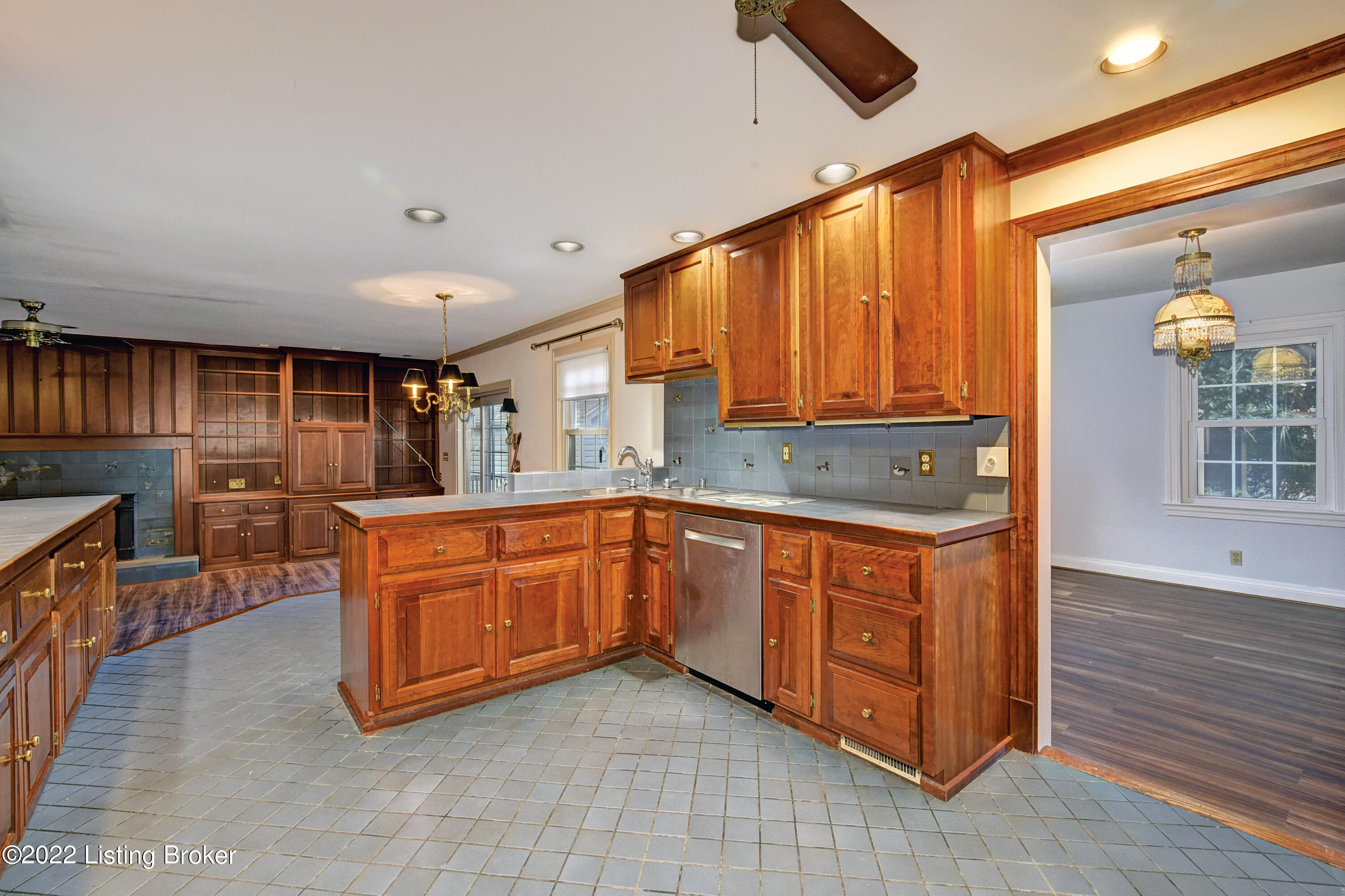 224 Norbourne Blvd