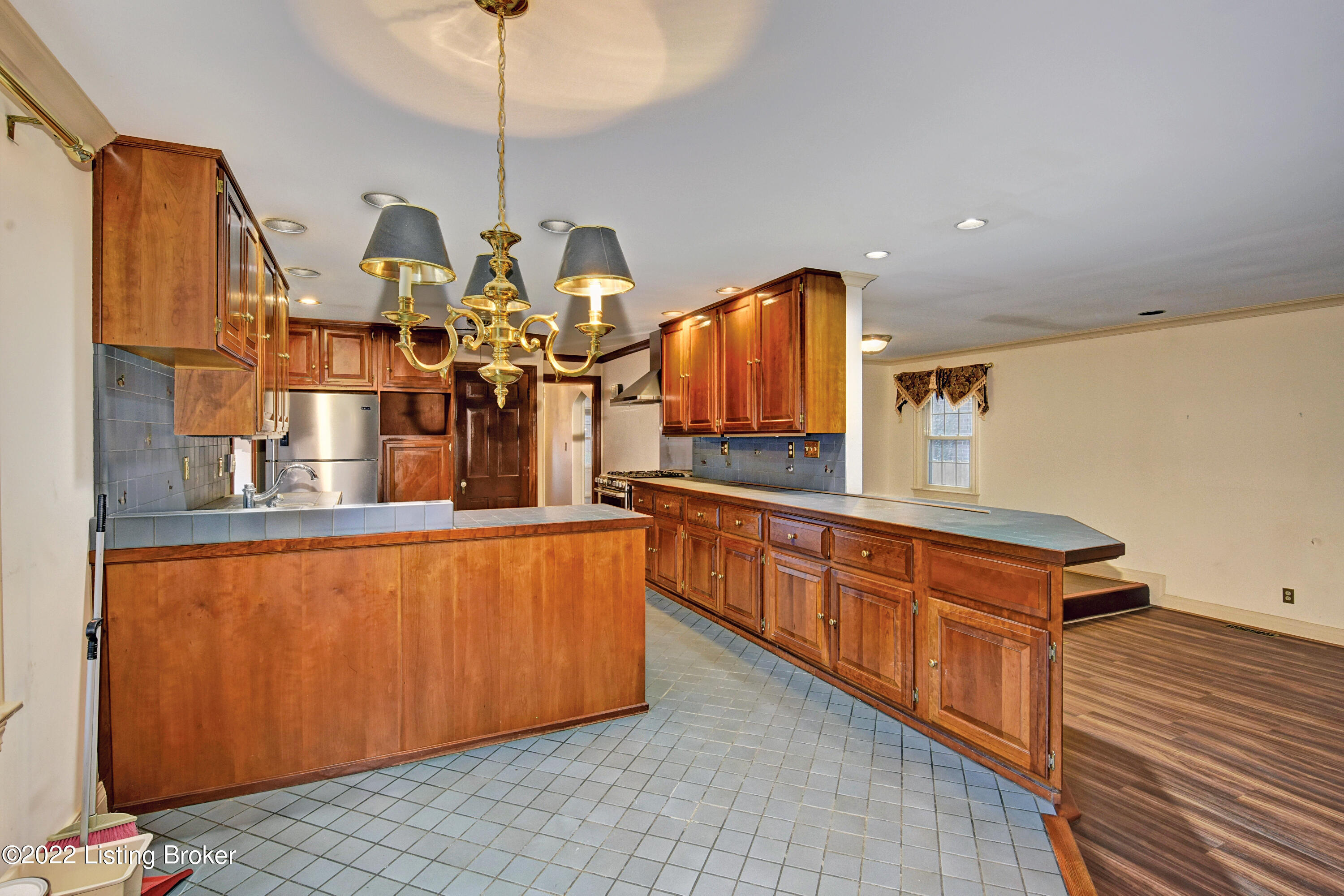 224 Norbourne Blvd