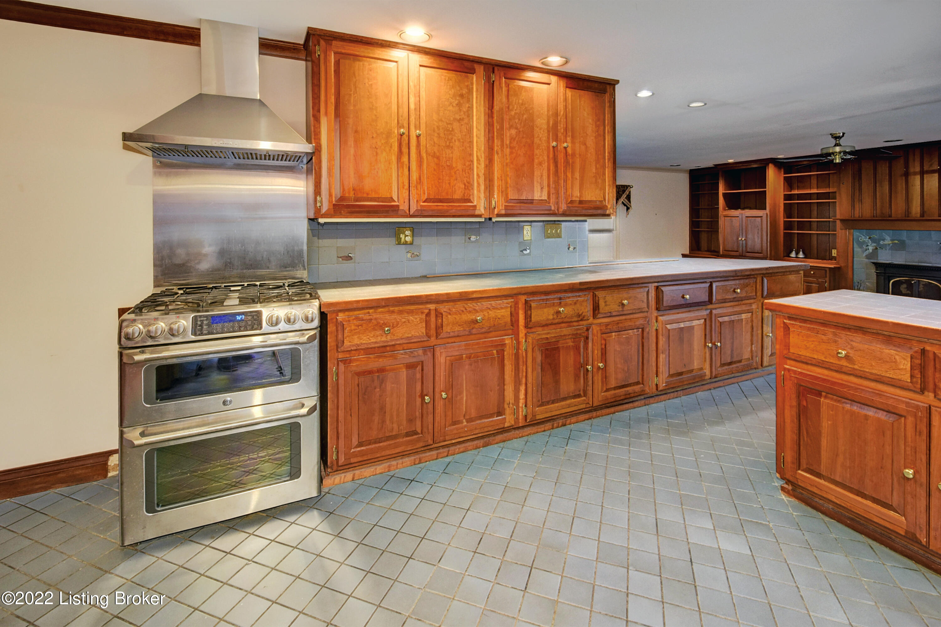224 Norbourne Blvd
