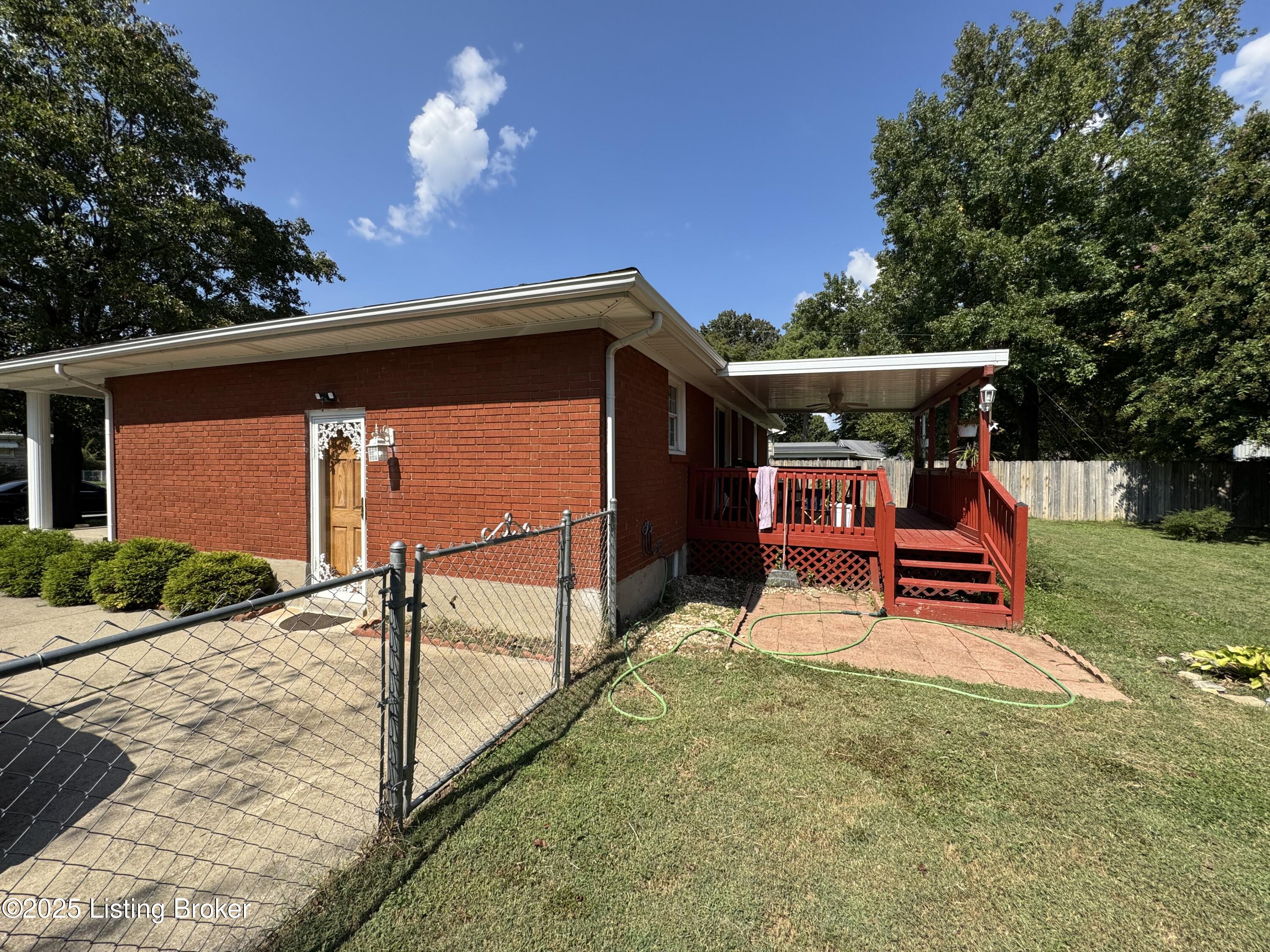 5513 Tamarack Ln
