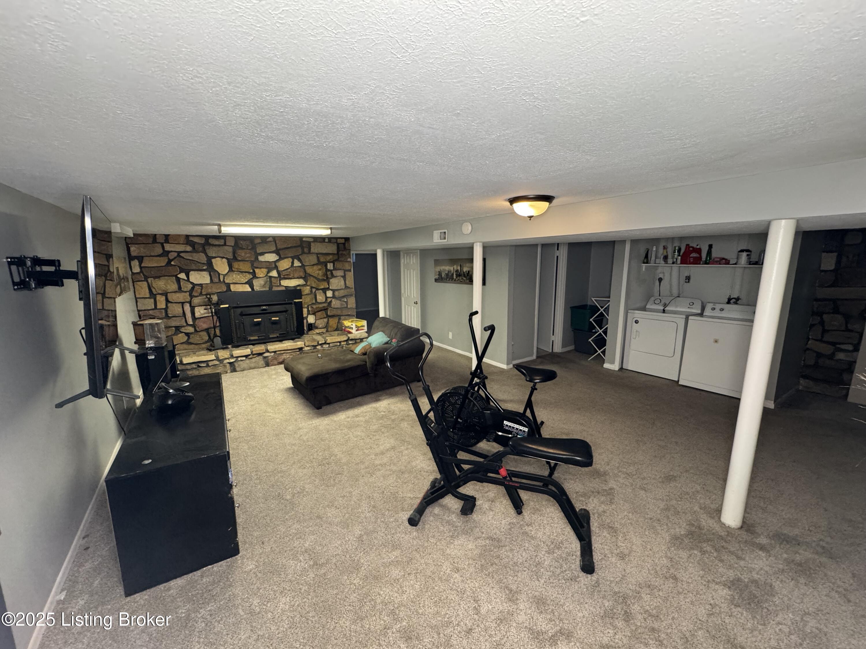 5513 Tamarack Ln