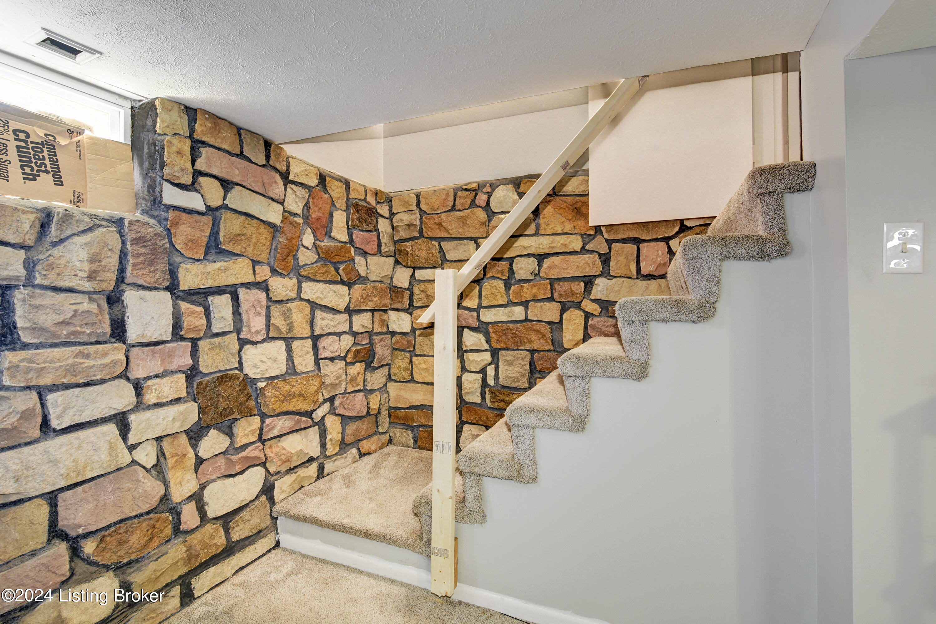 5513 Tamarack Ln