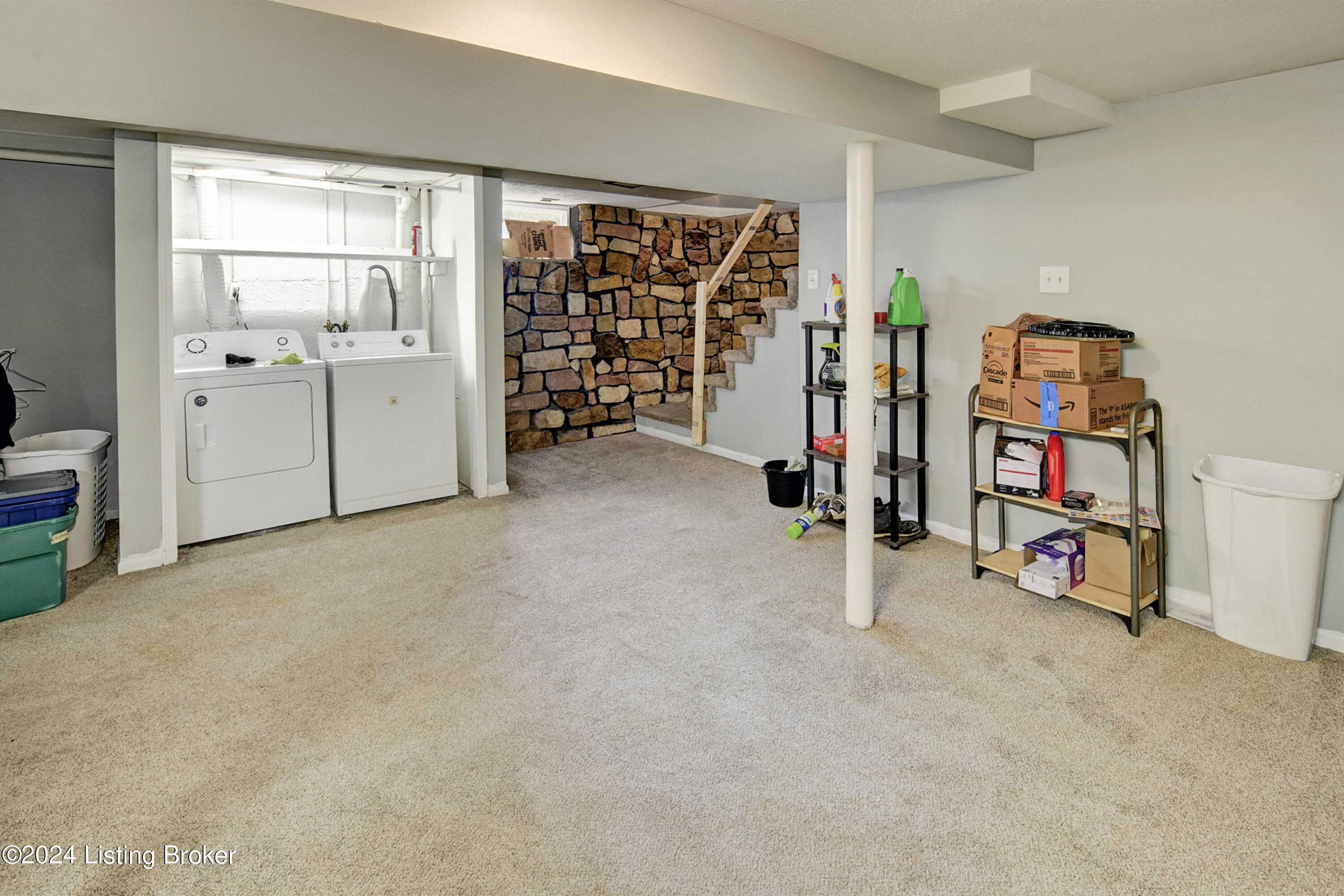5513 Tamarack Ln
