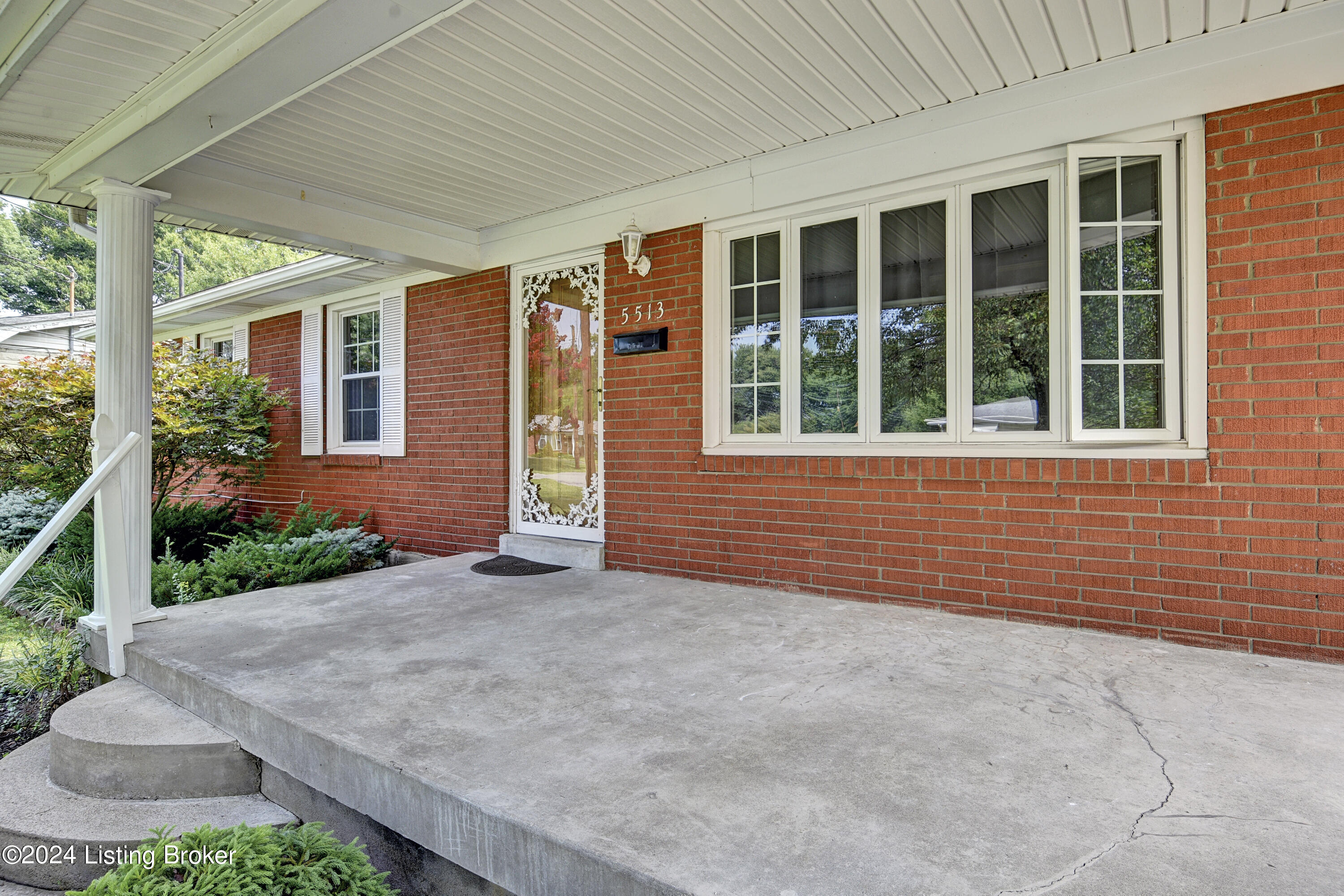 5513 Tamarack Ln