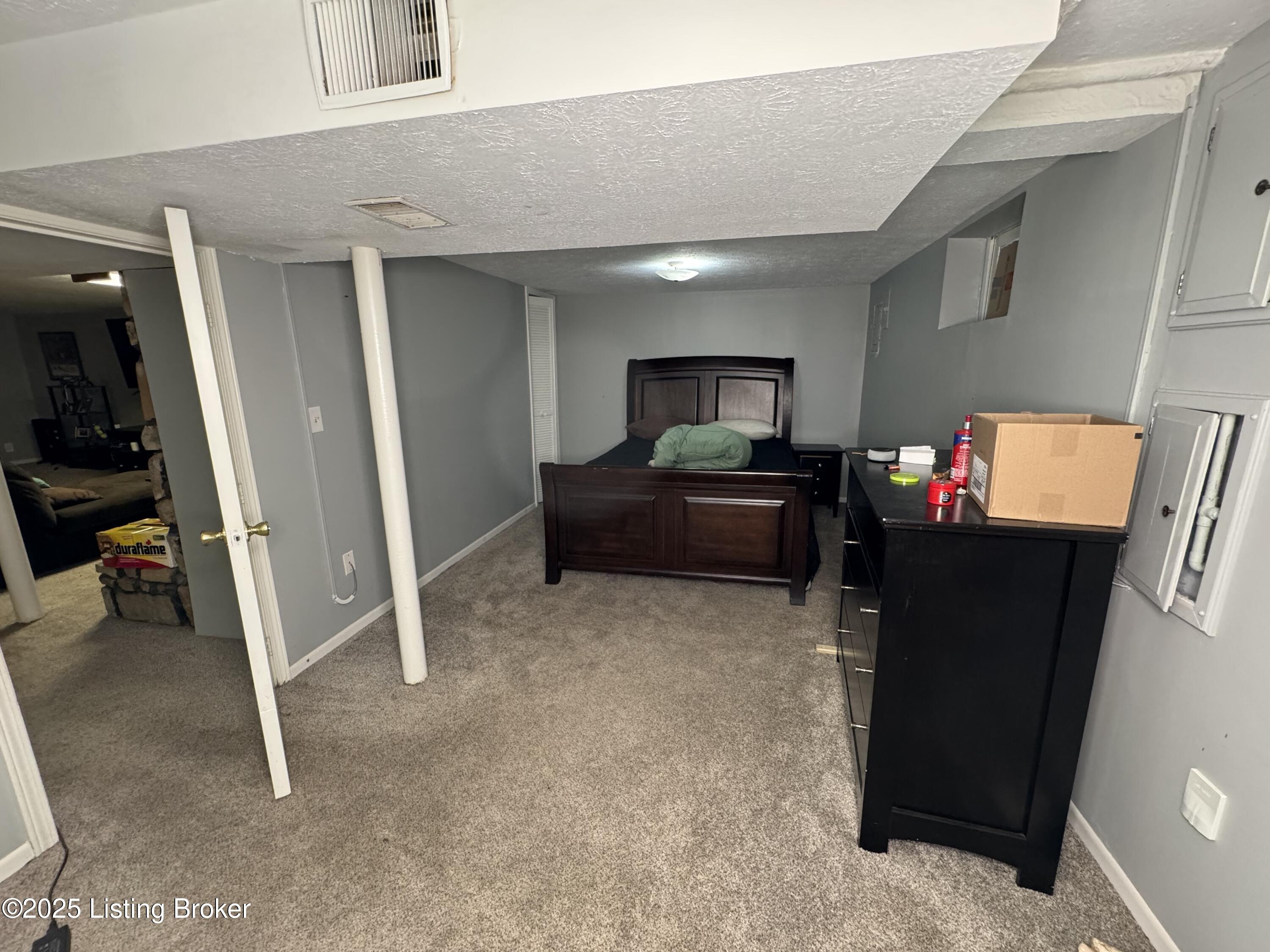 5513 Tamarack Ln