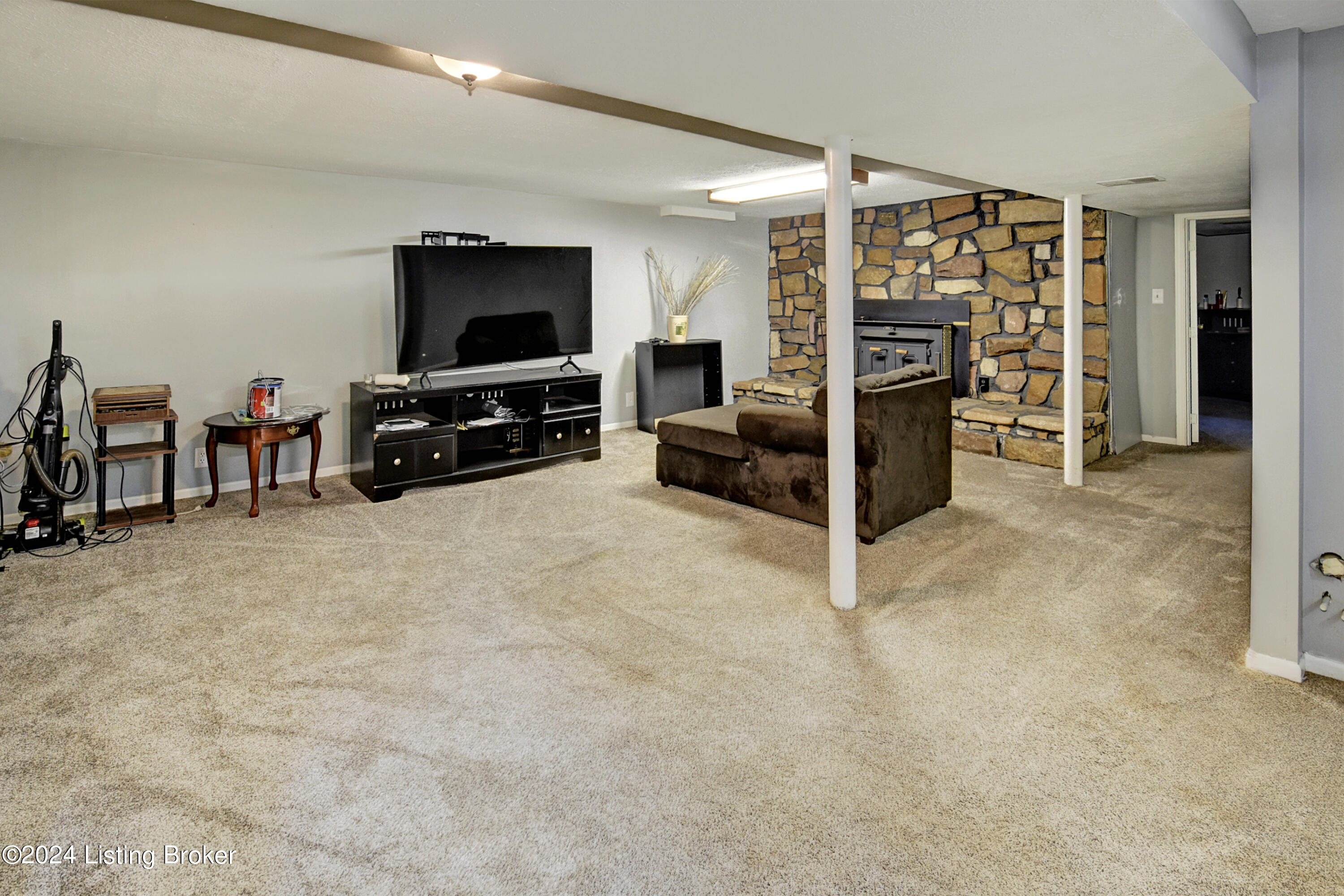 5513 Tamarack Ln