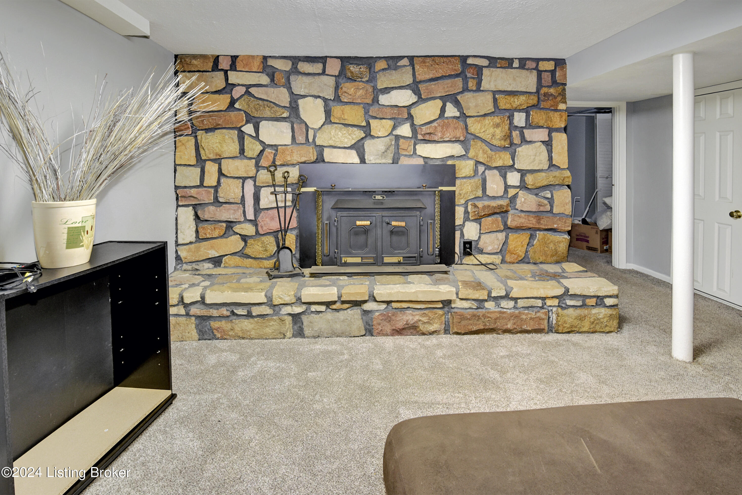 5513 Tamarack Ln