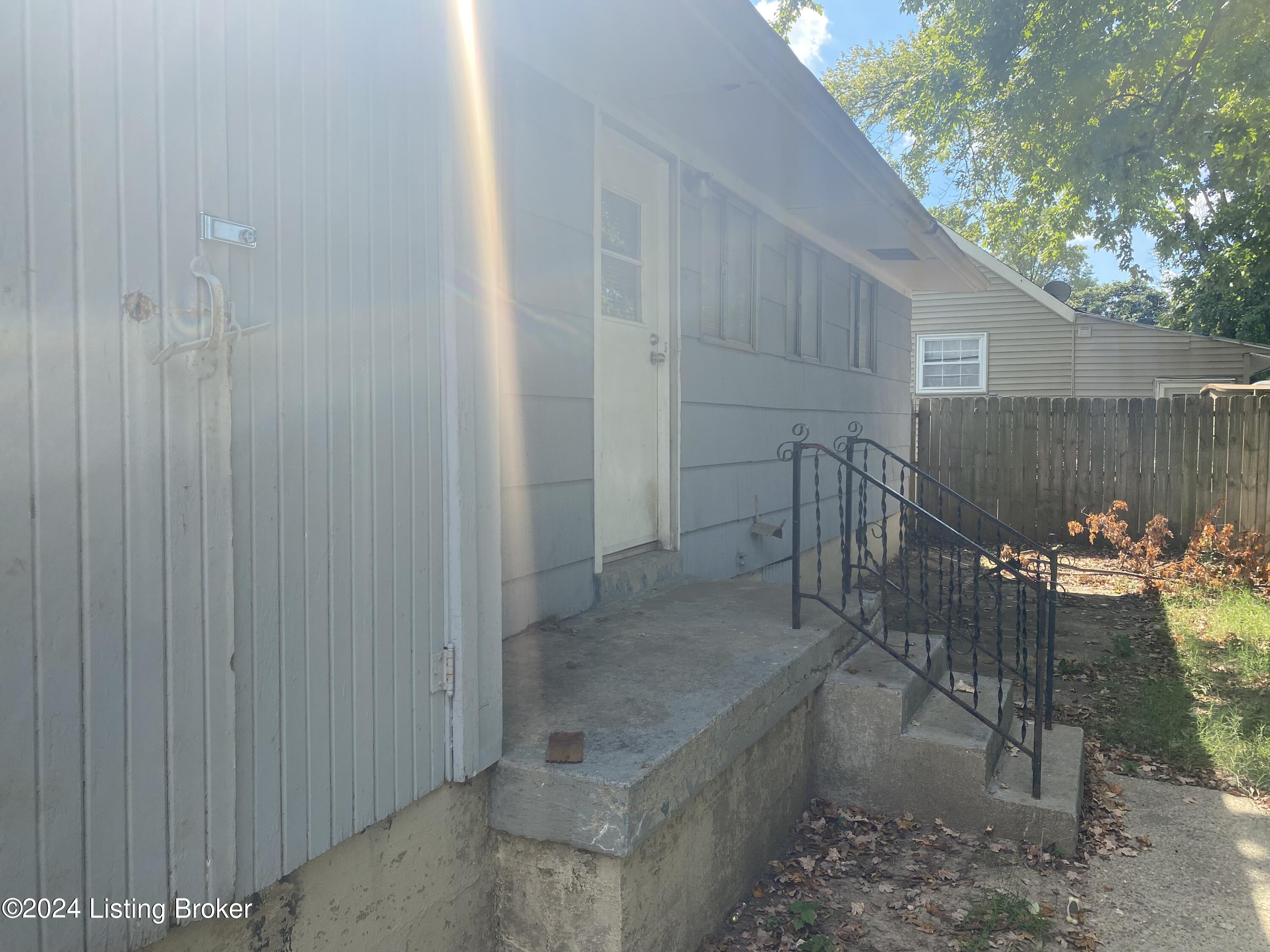 2711 Gardiner Ln