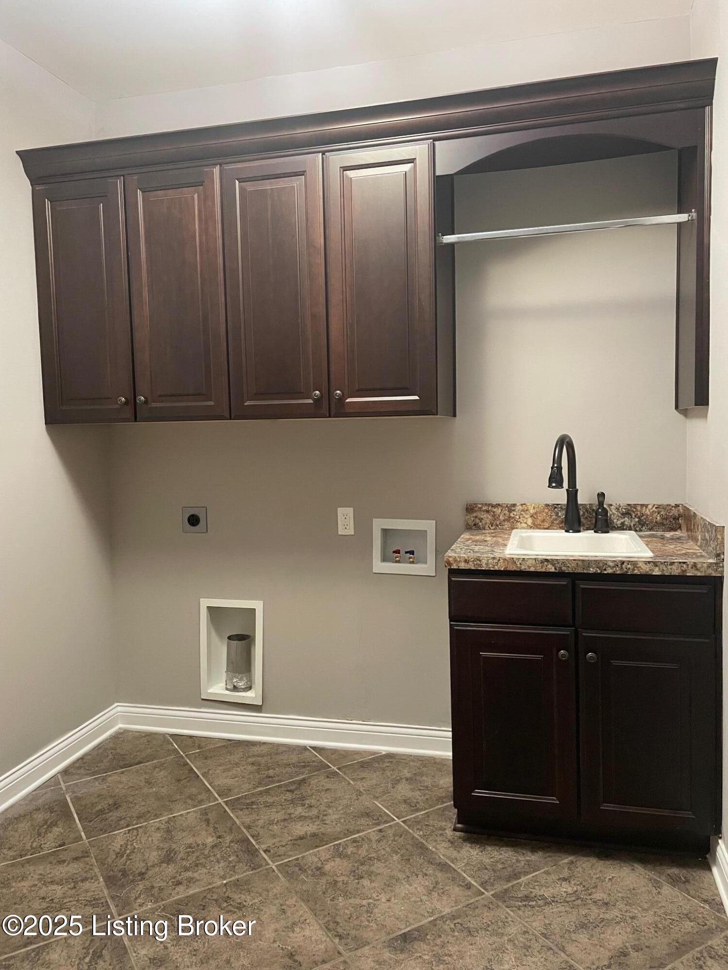 1310 Shakes View Ct