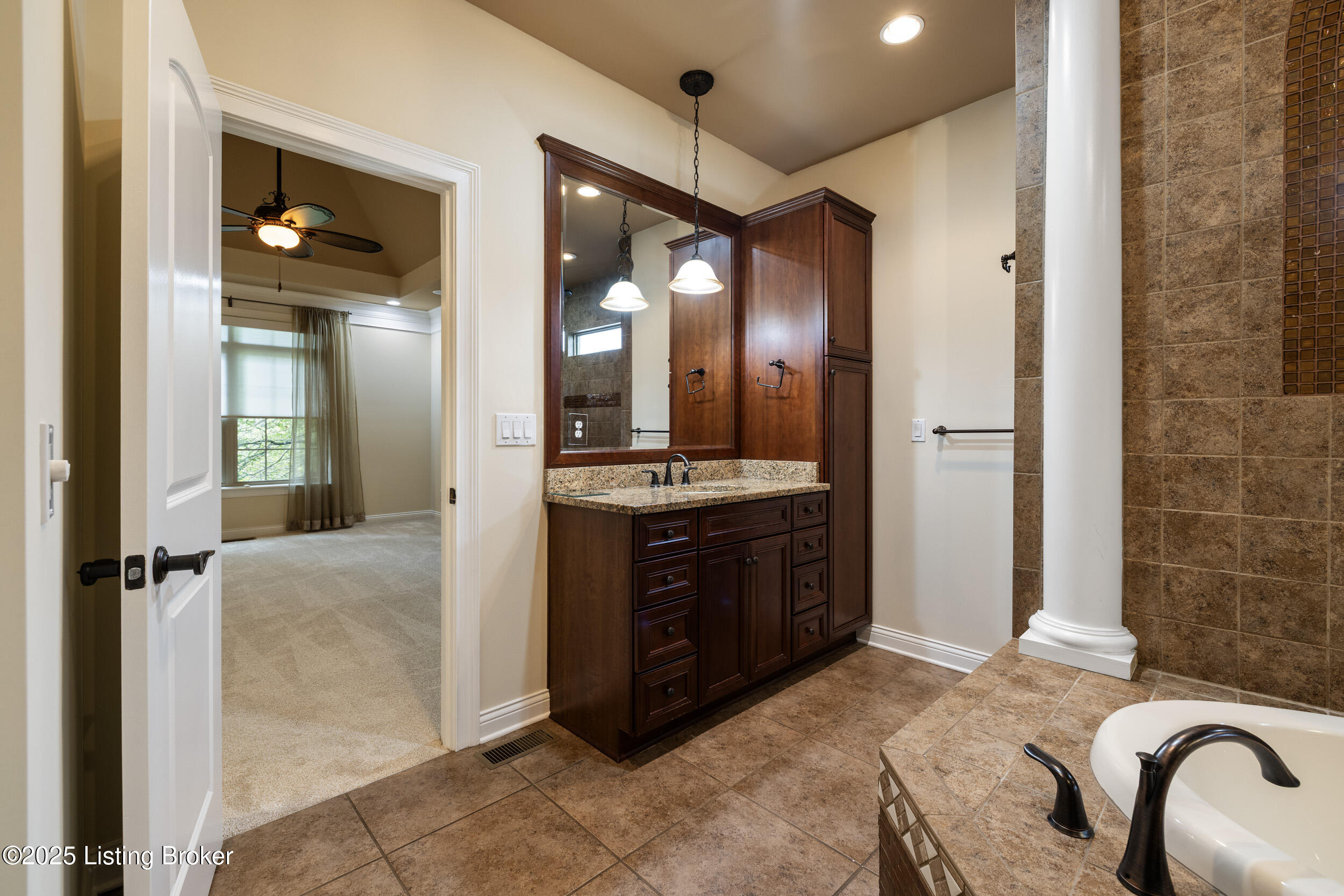 1310 Shakes View Ct