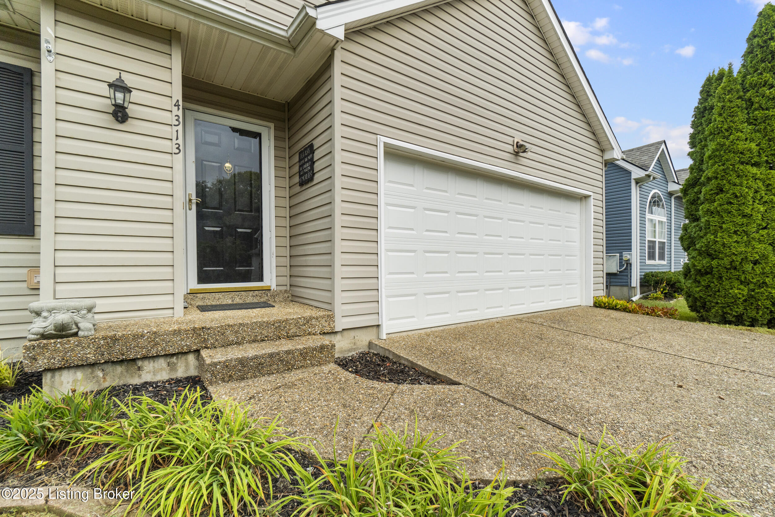 4313 Hickoryview Dr
