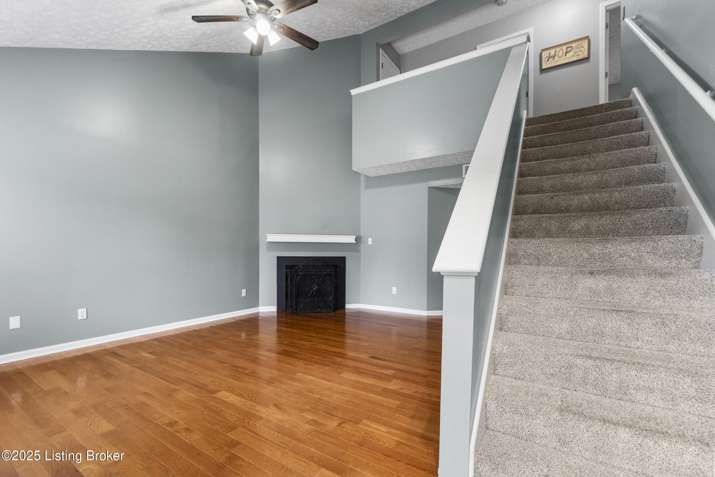 4313 Hickoryview Dr