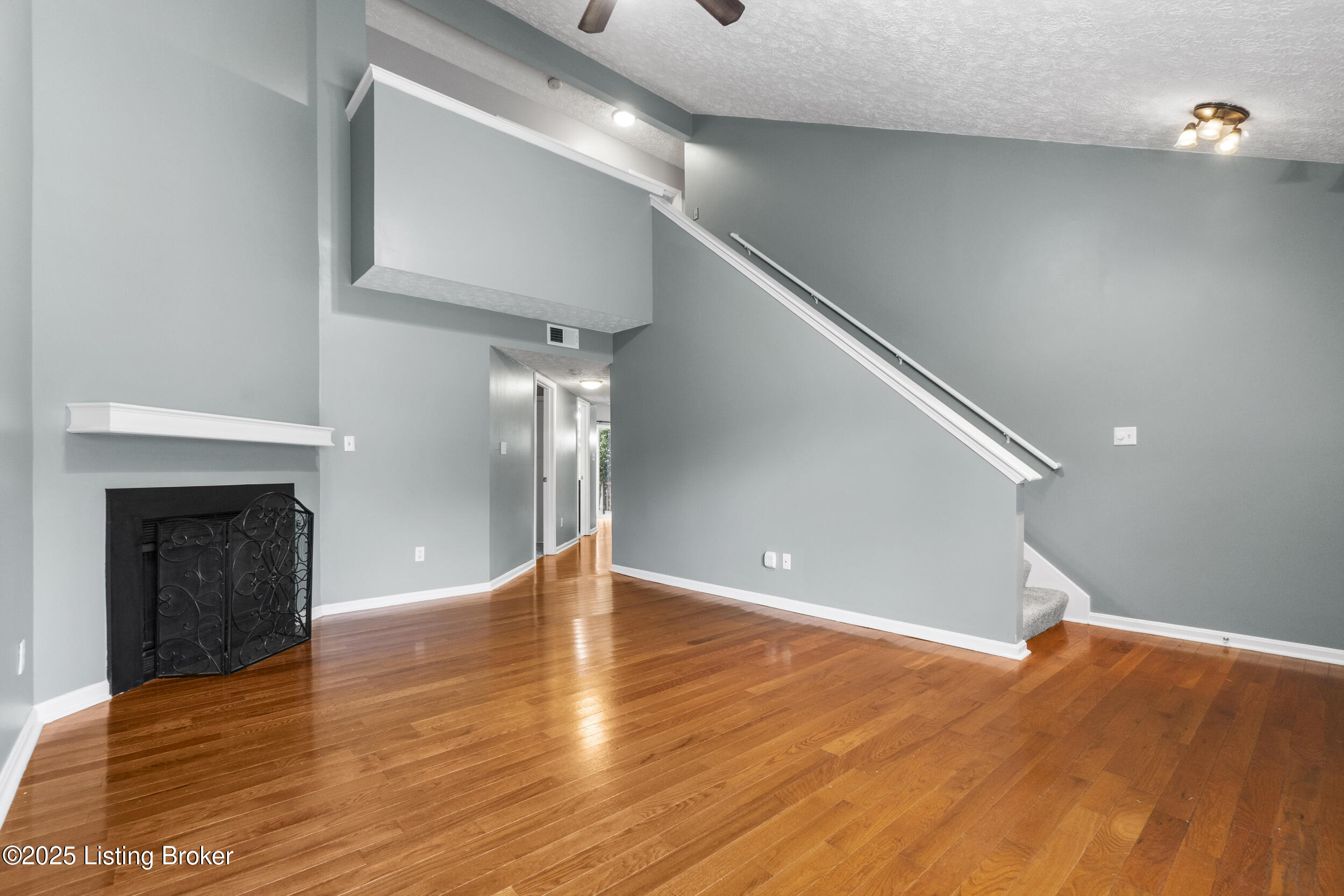 4313 Hickoryview Dr