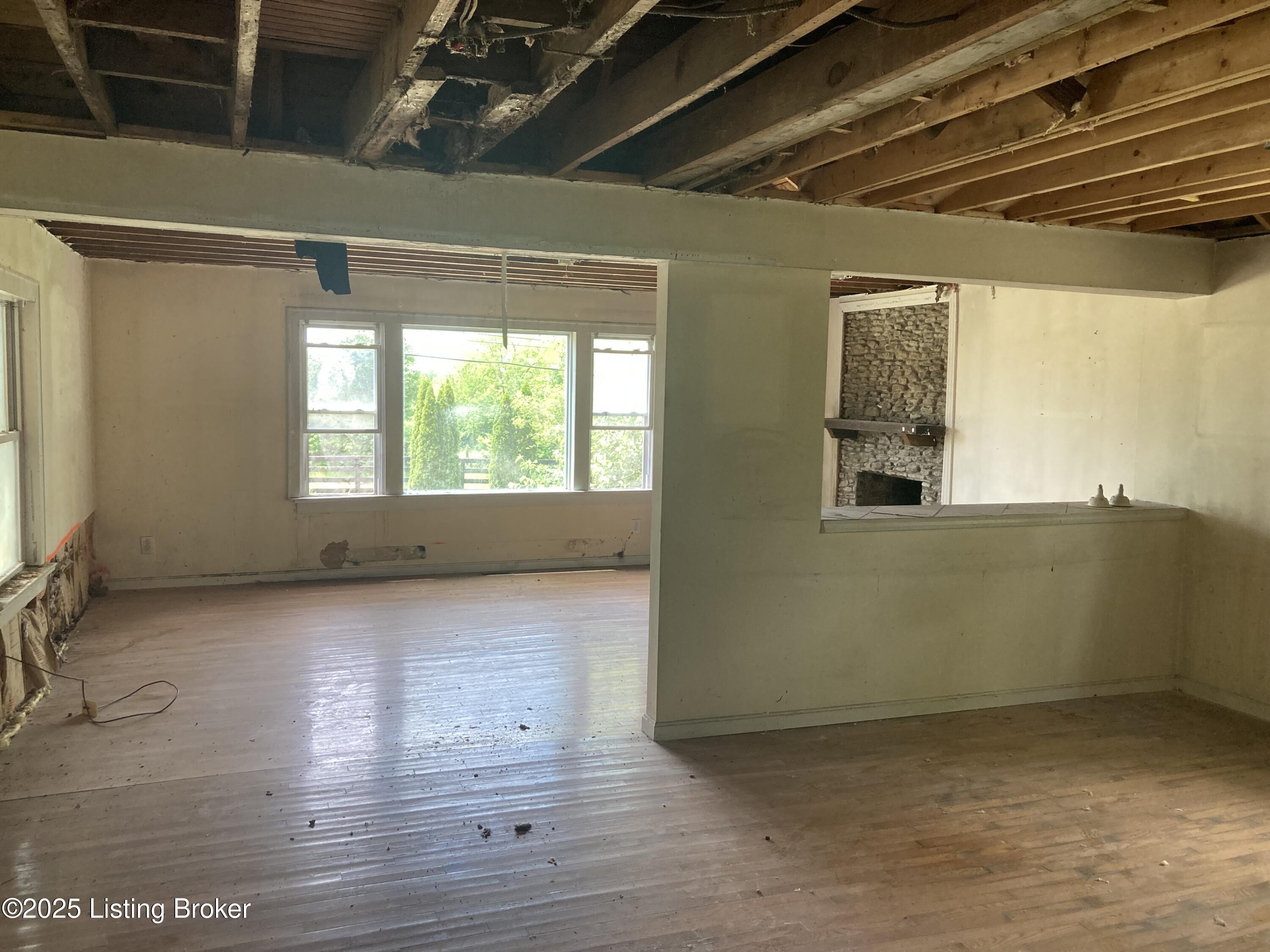 407 Pleasureville Rd