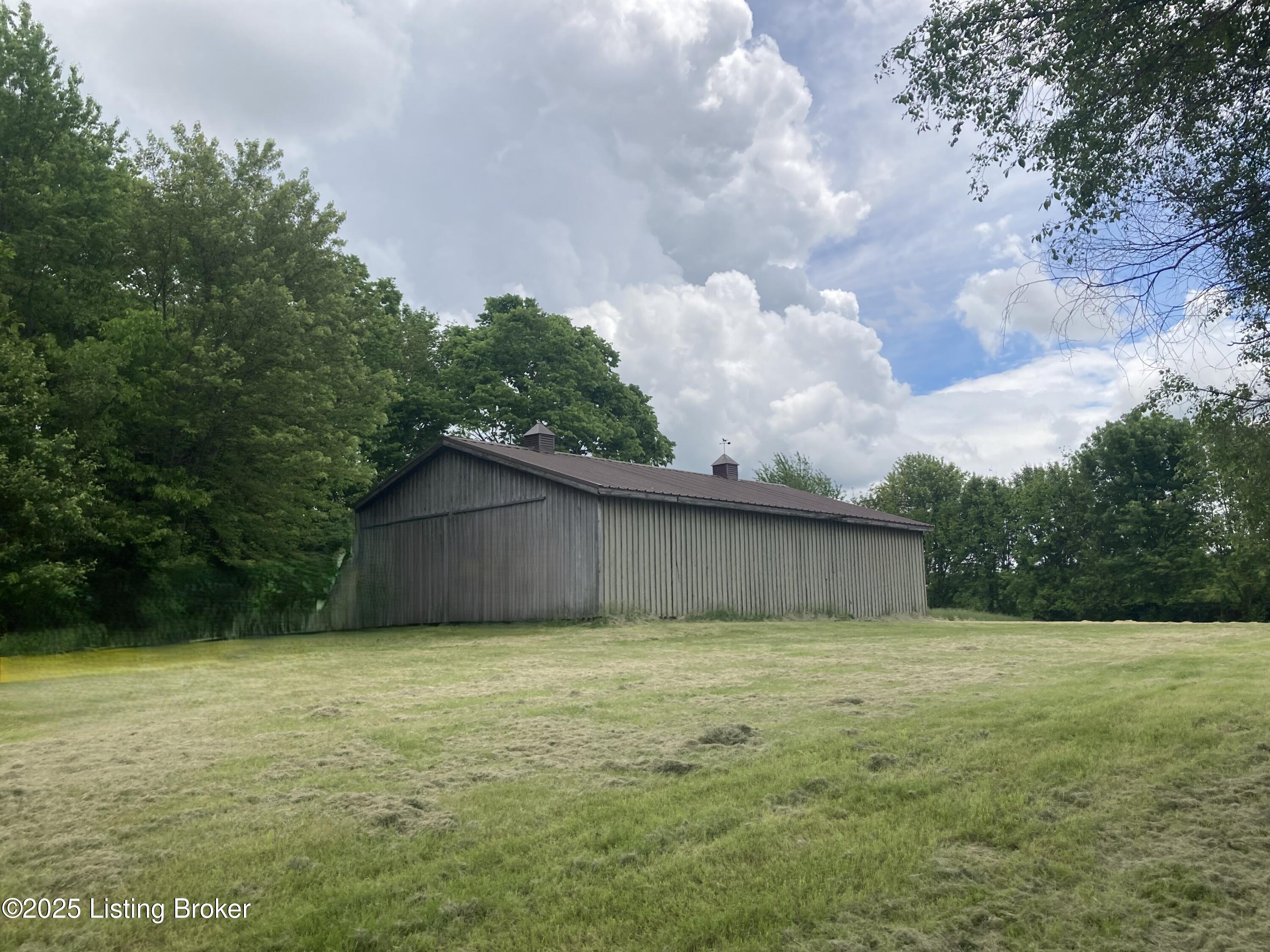 407 Pleasureville Rd