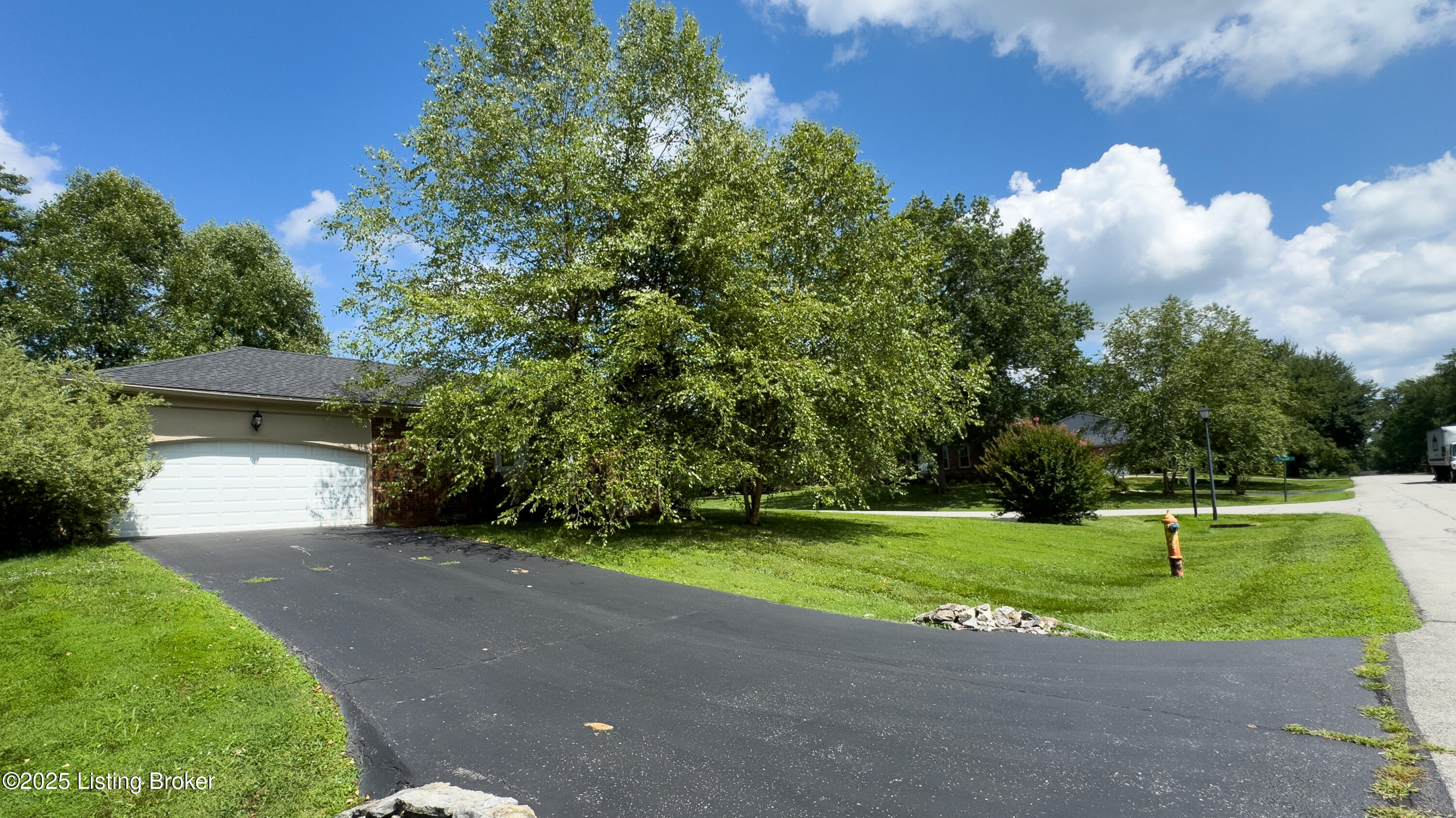13015 Pine Hill Ct