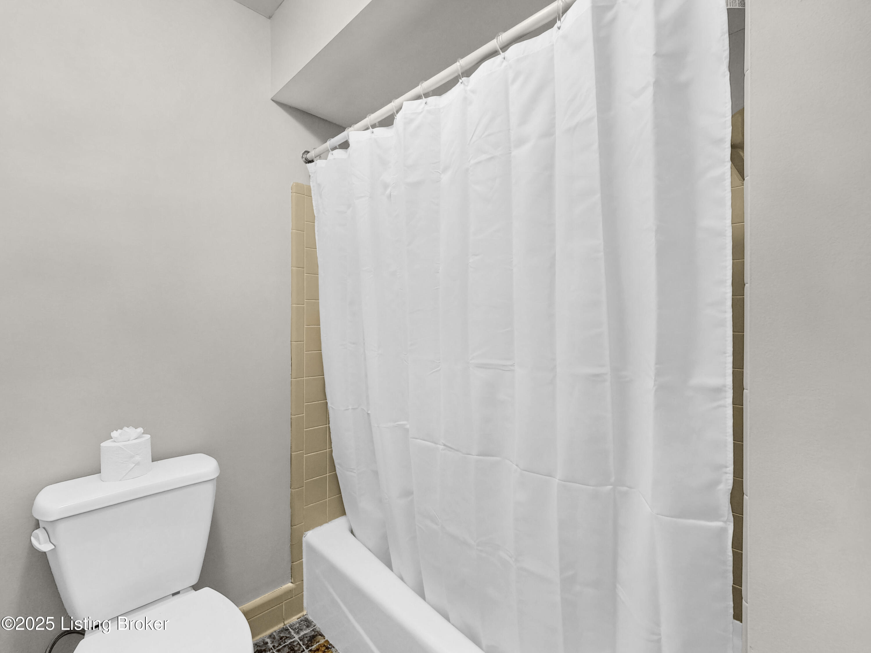 13015 Pine Hill Ct