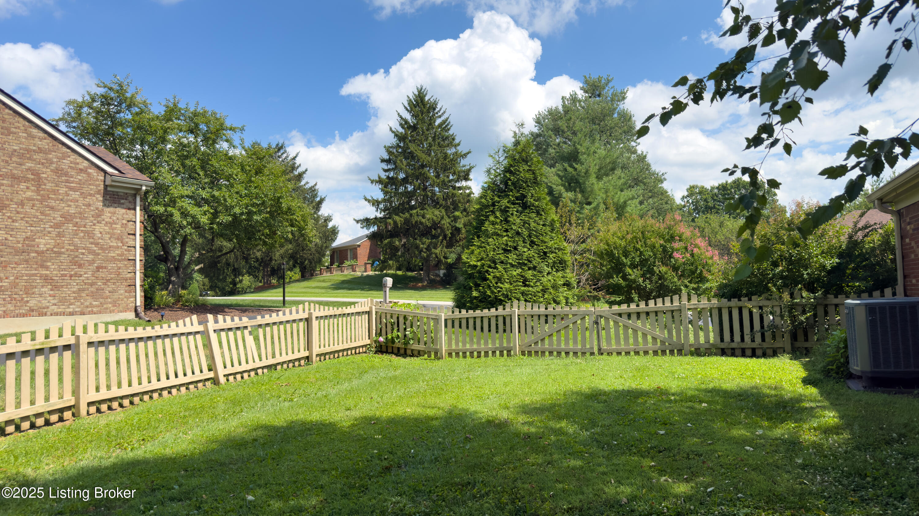 13015 Pine Hill Ct