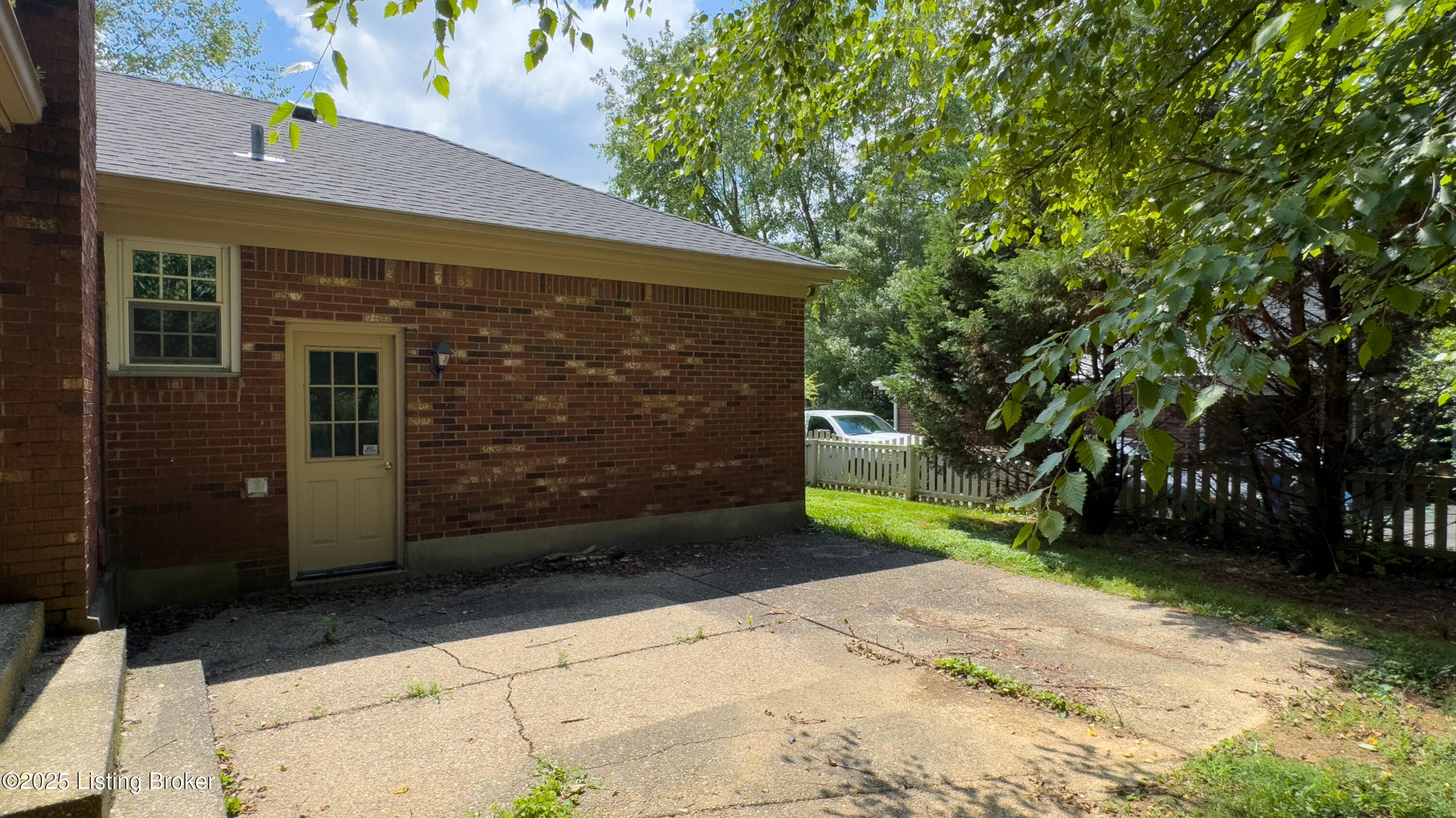 13015 Pine Hill Ct