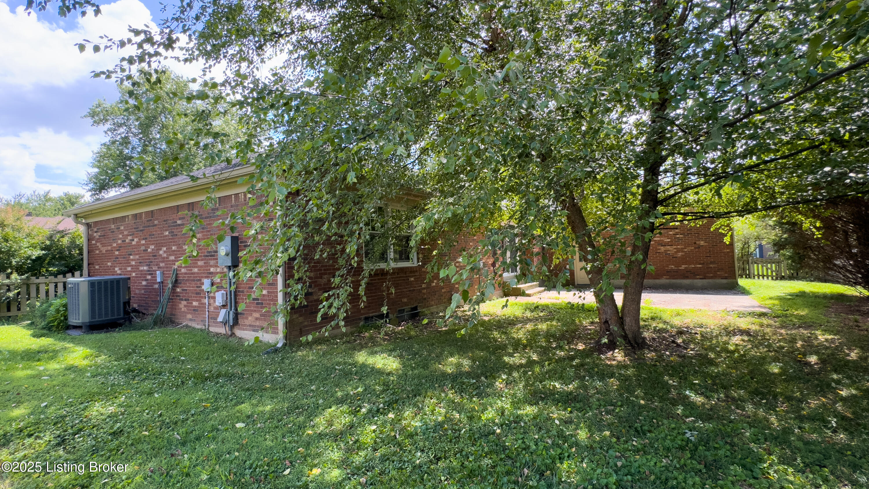 13015 Pine Hill Ct