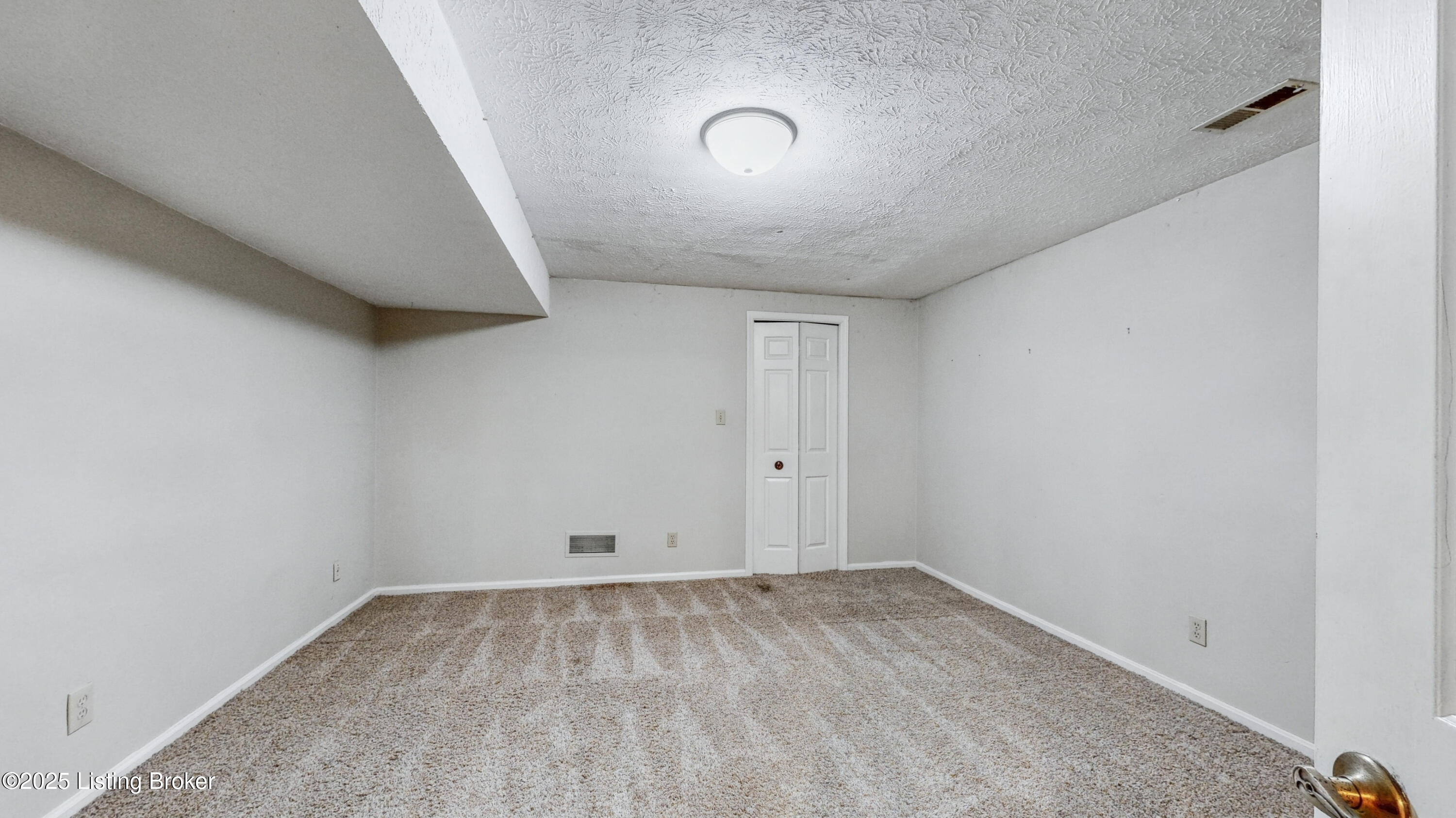 13015 Pine Hill Ct