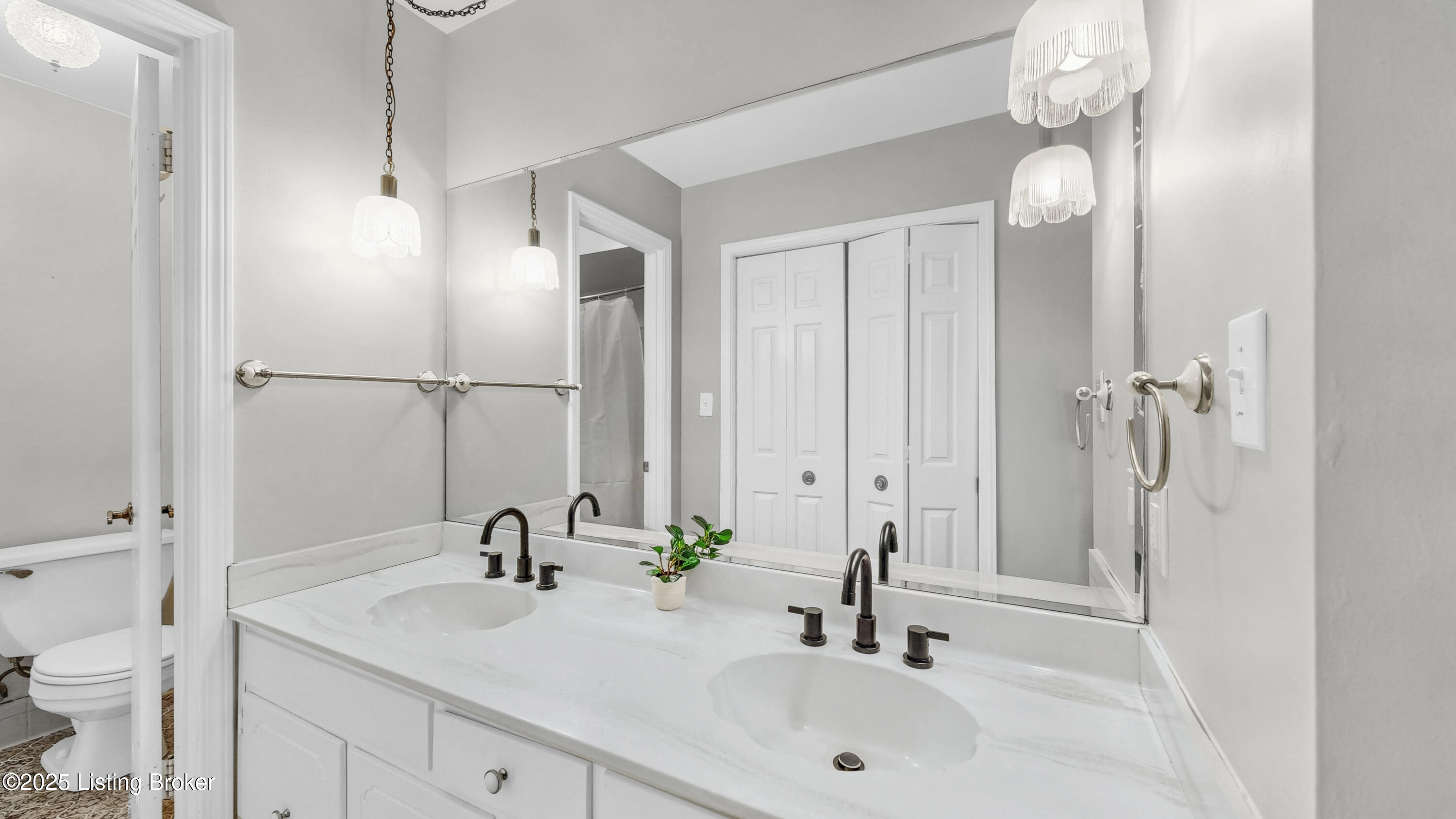 13015 Pine Hill Ct