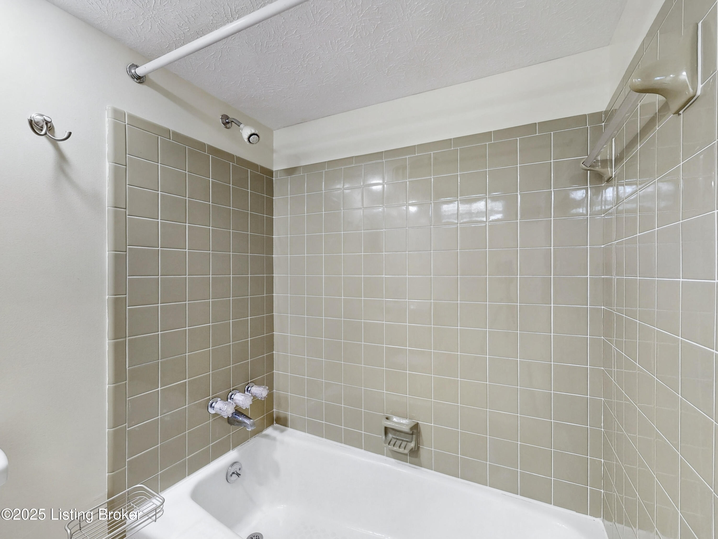 13015 Pine Hill Ct
