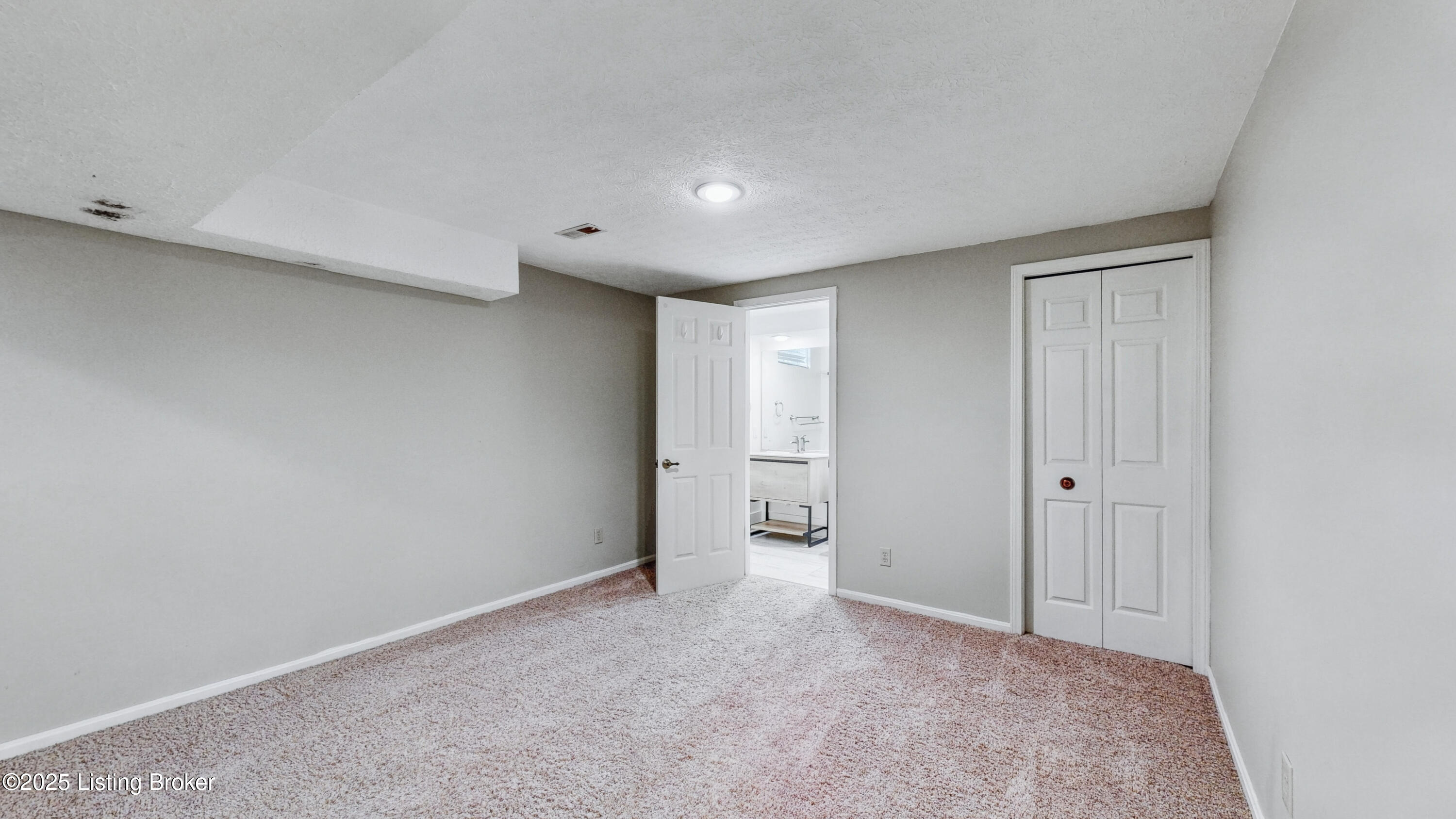 13015 Pine Hill Ct