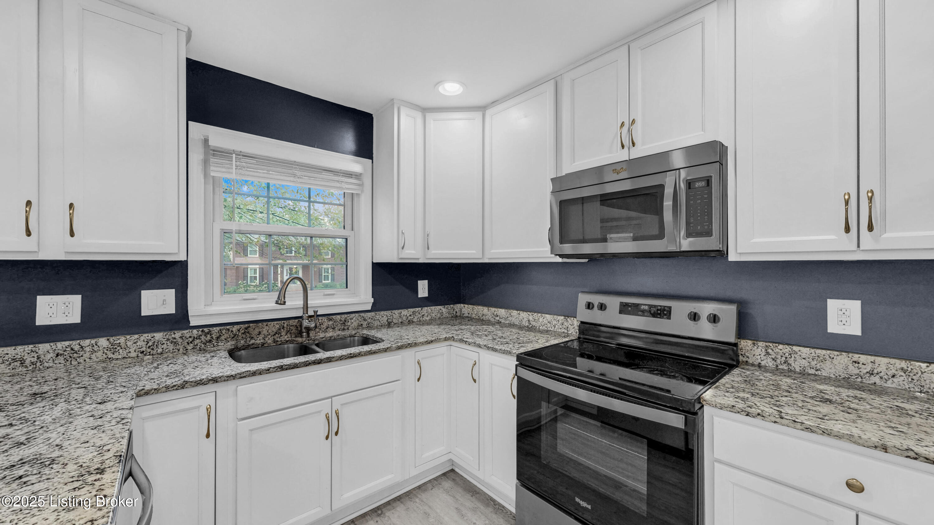 13015 Pine Hill Ct