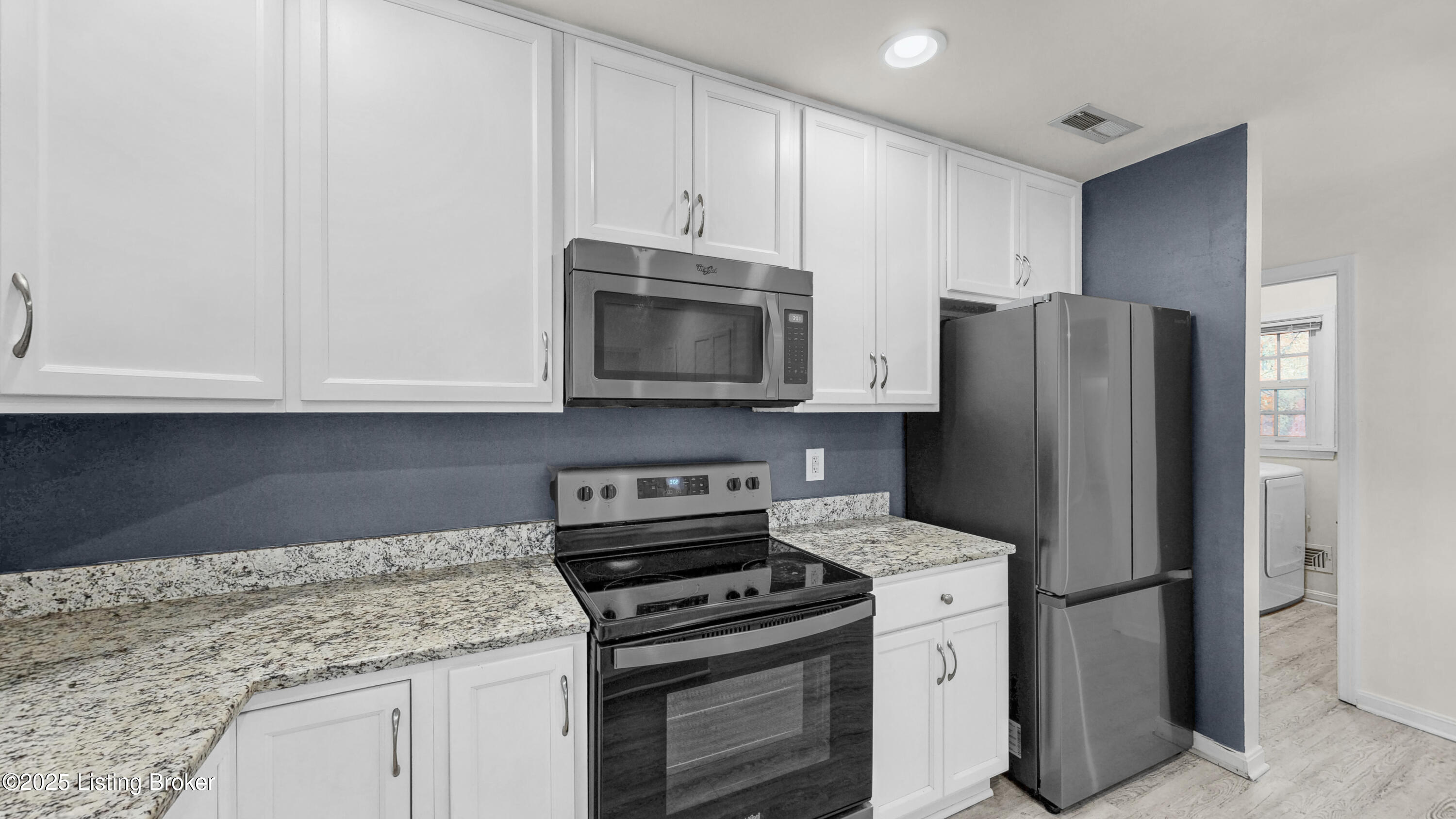 13015 Pine Hill Ct