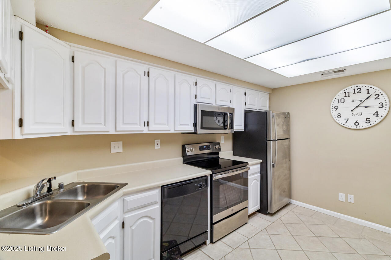 3011 Parkstone Ct