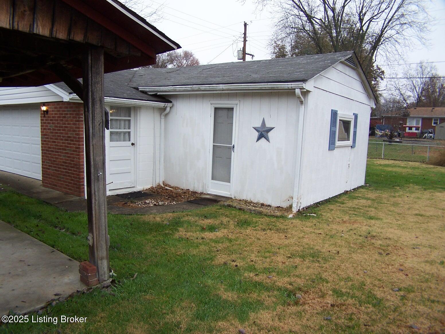 1051 Franelm Rd