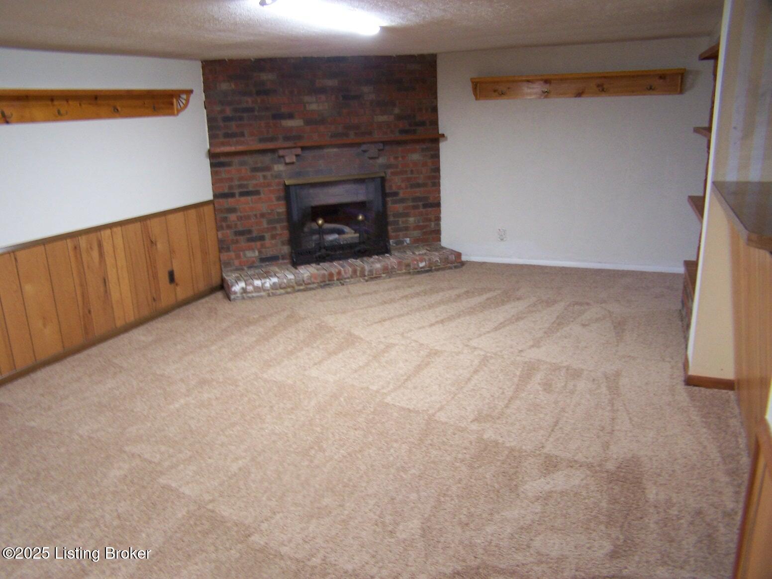 1051 Franelm Rd