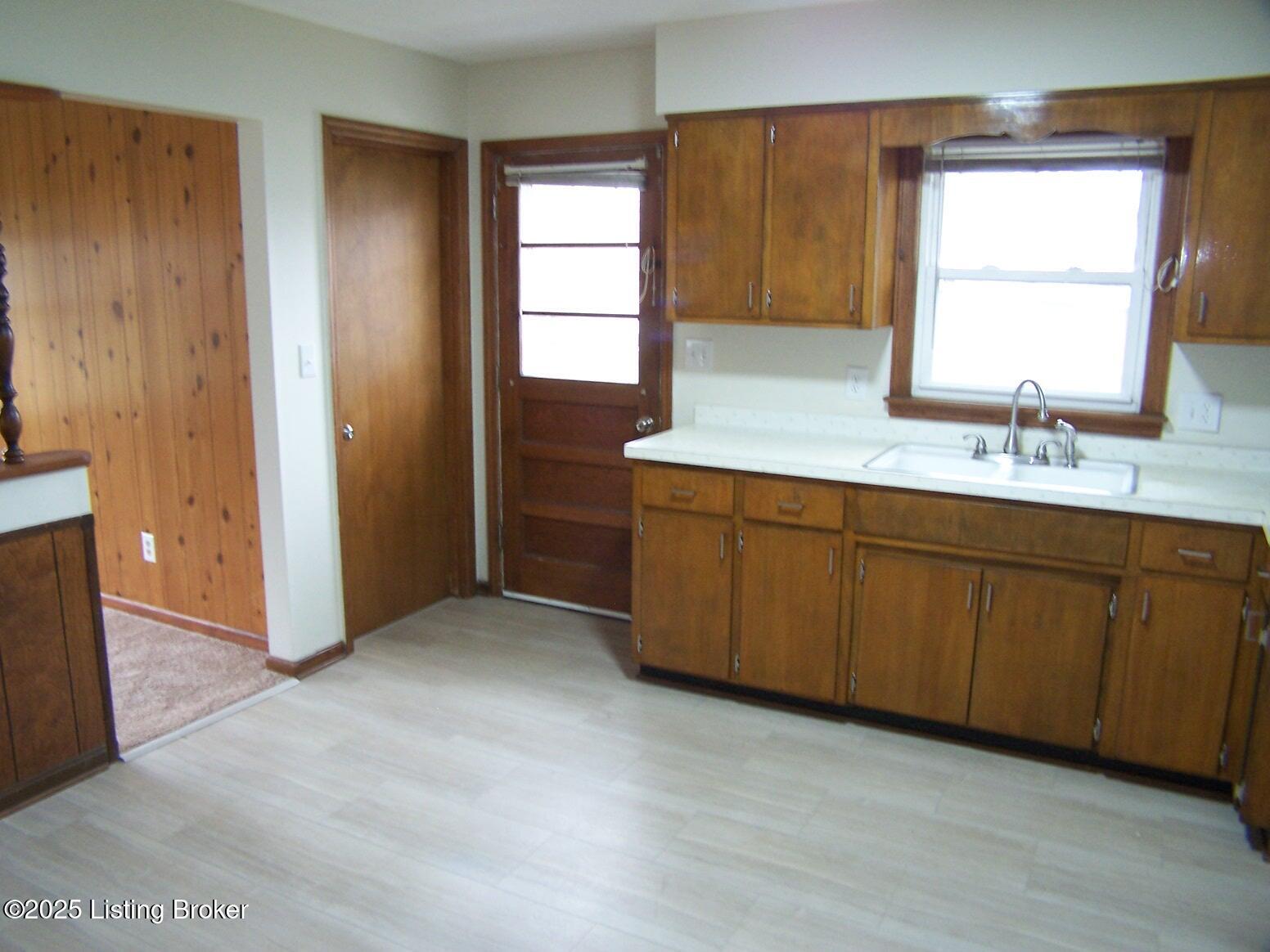 1051 Franelm Rd