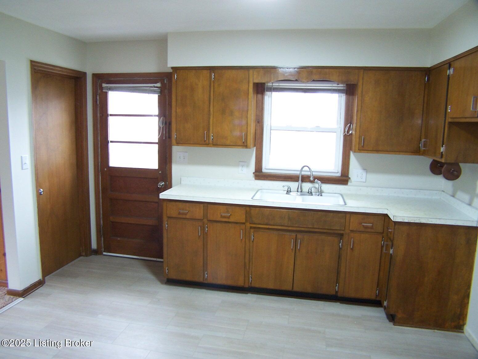 1051 Franelm Rd