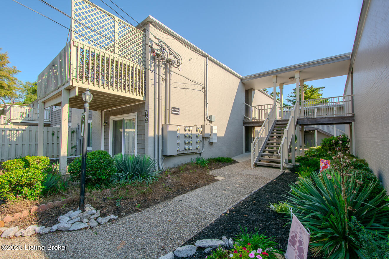 1935 Gardiner Ln B18