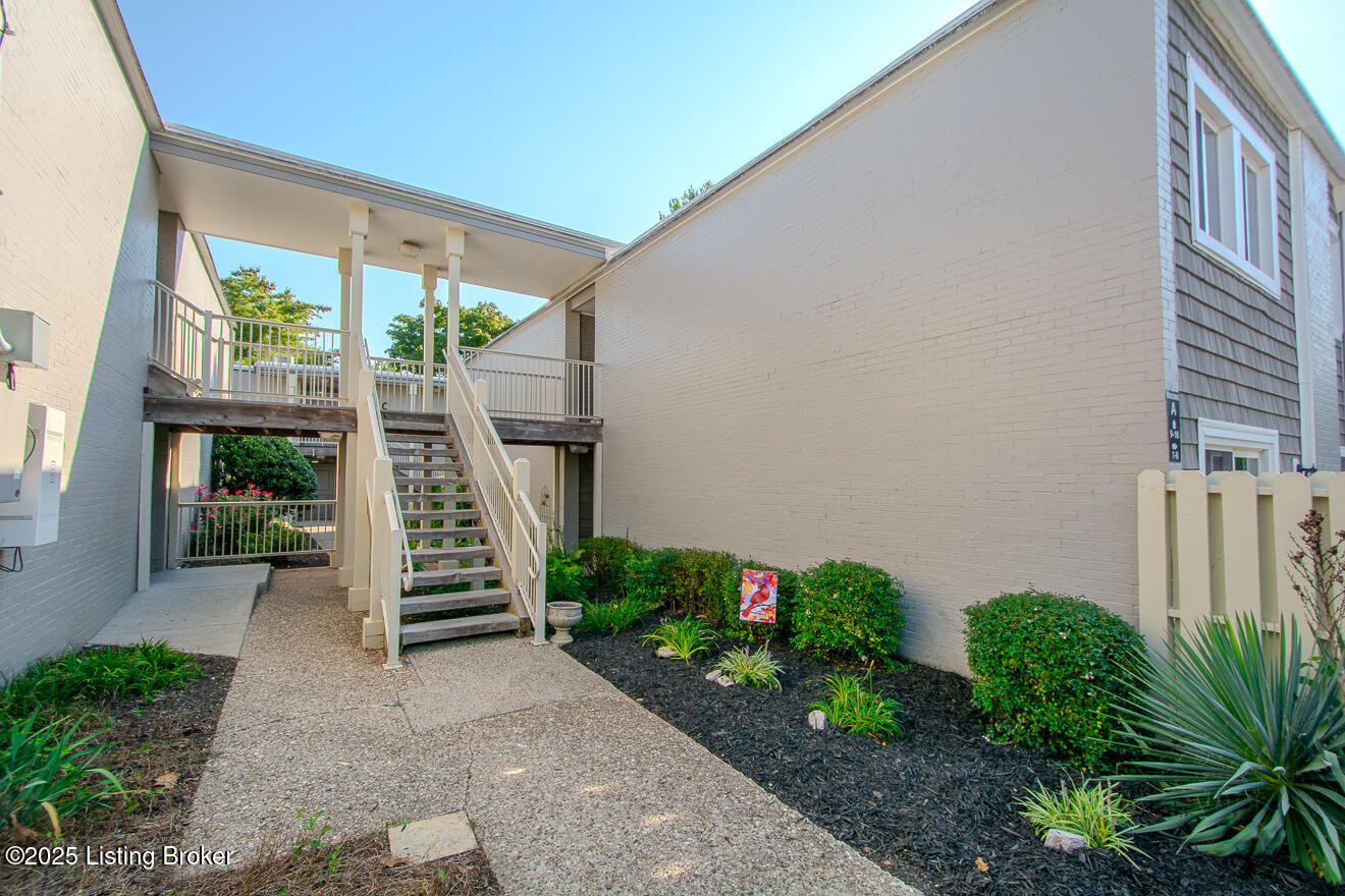 1935 Gardiner Ln B18