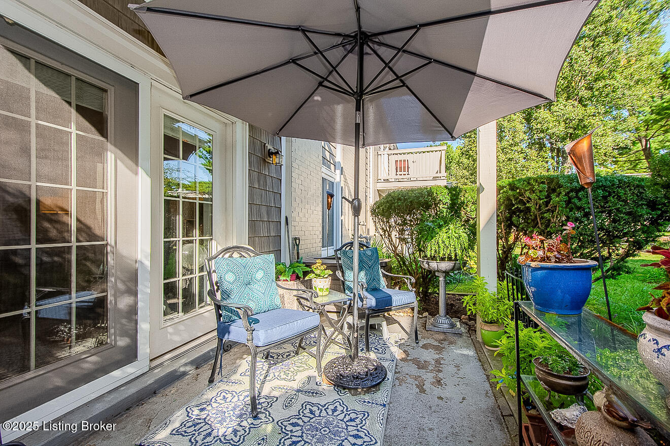 1935 Gardiner Ln B18