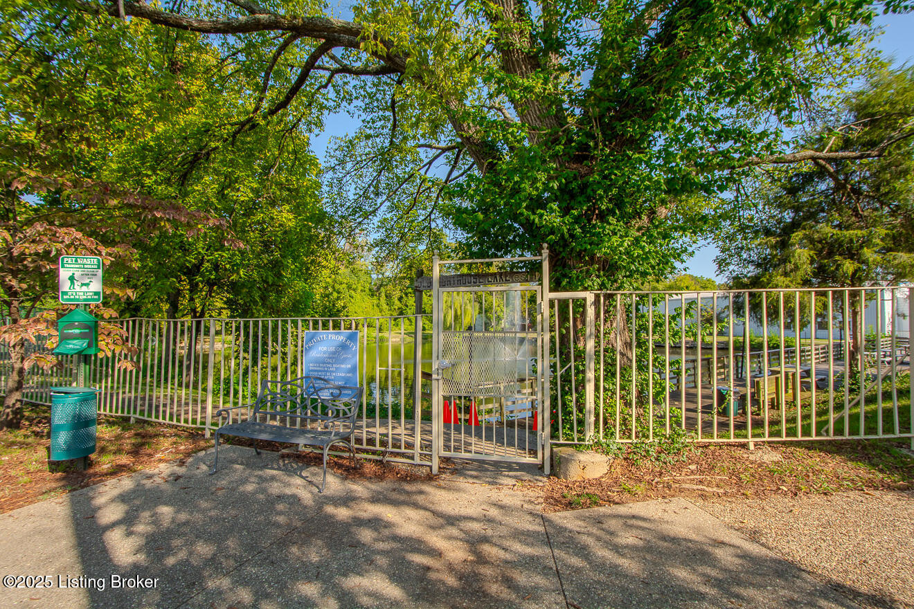 1935 Gardiner Ln B18
