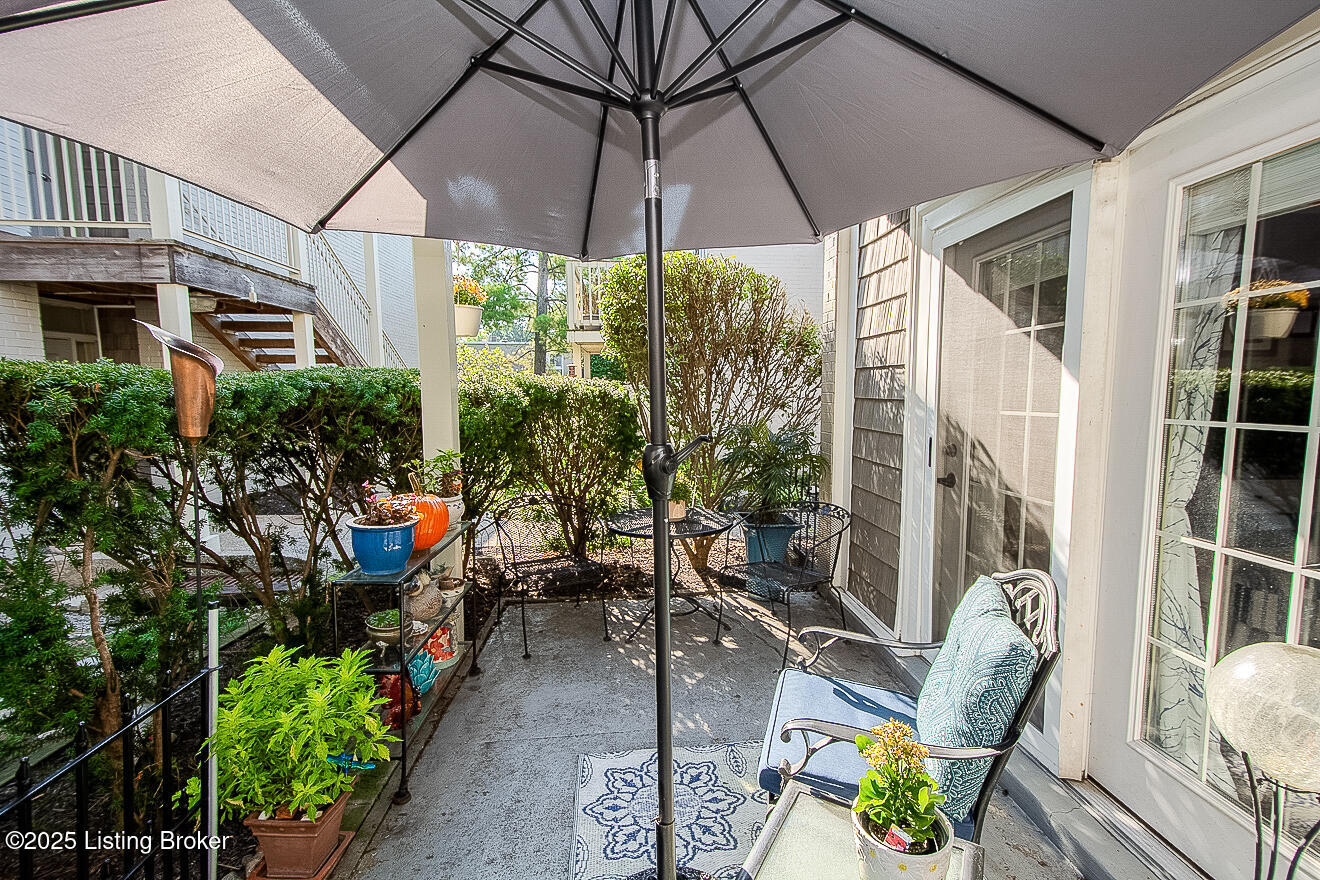 1935 Gardiner Ln B18