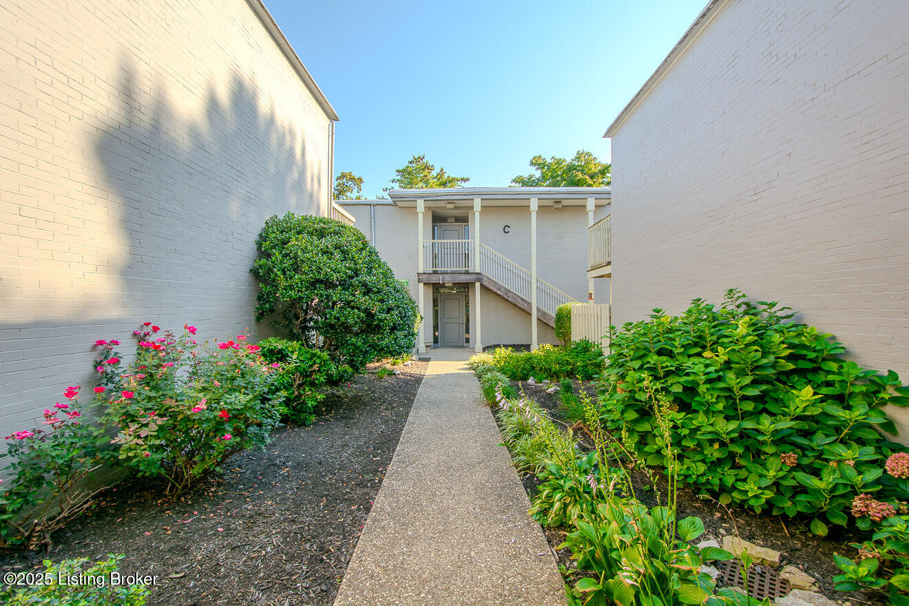 1935 Gardiner Ln B18