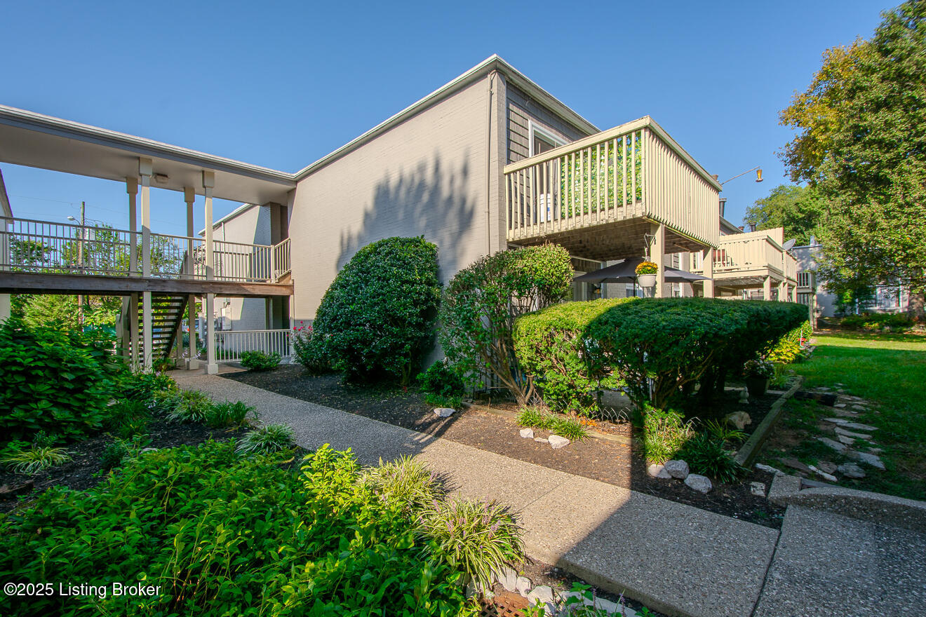 1935 Gardiner Ln B18