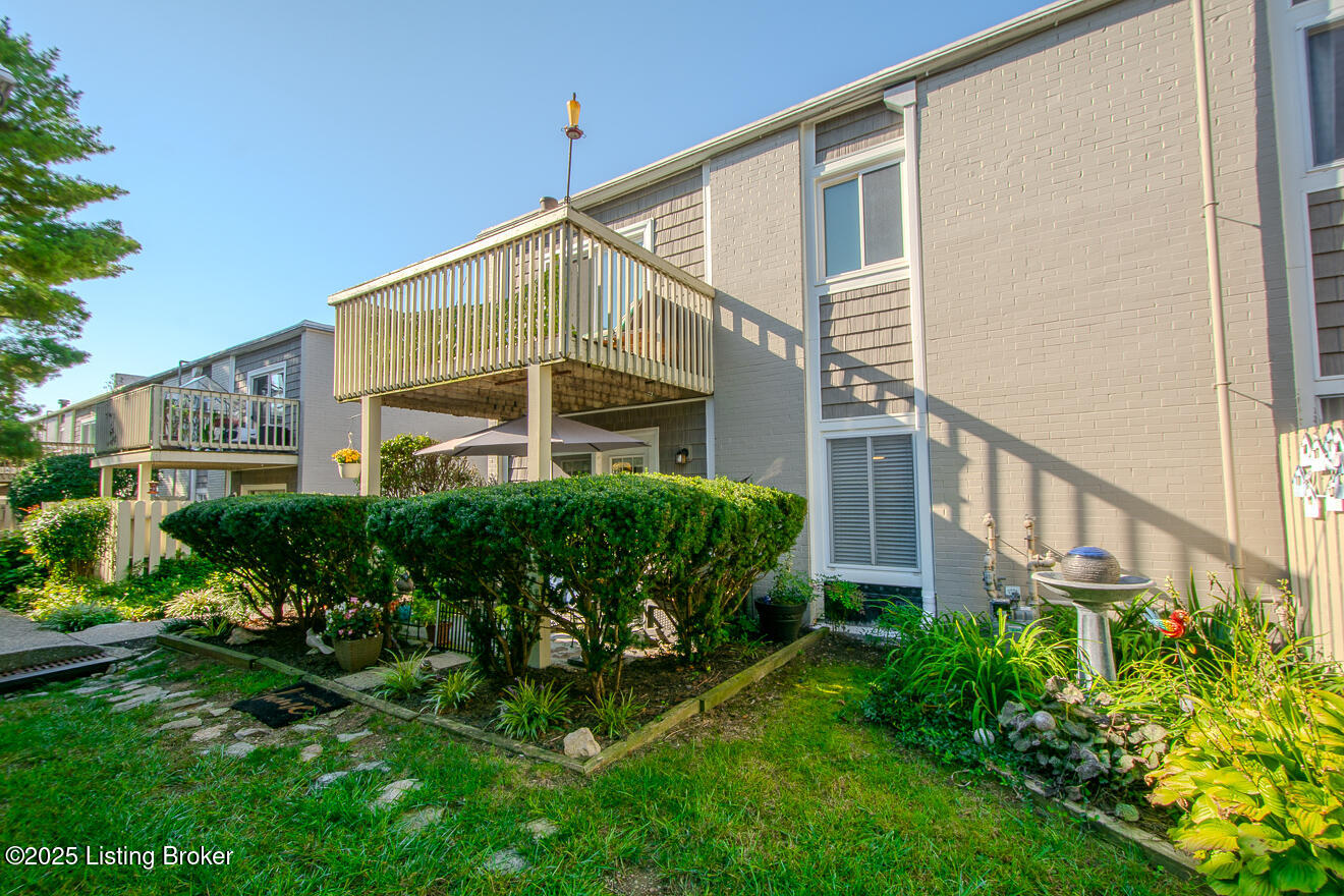 1935 Gardiner Ln B18