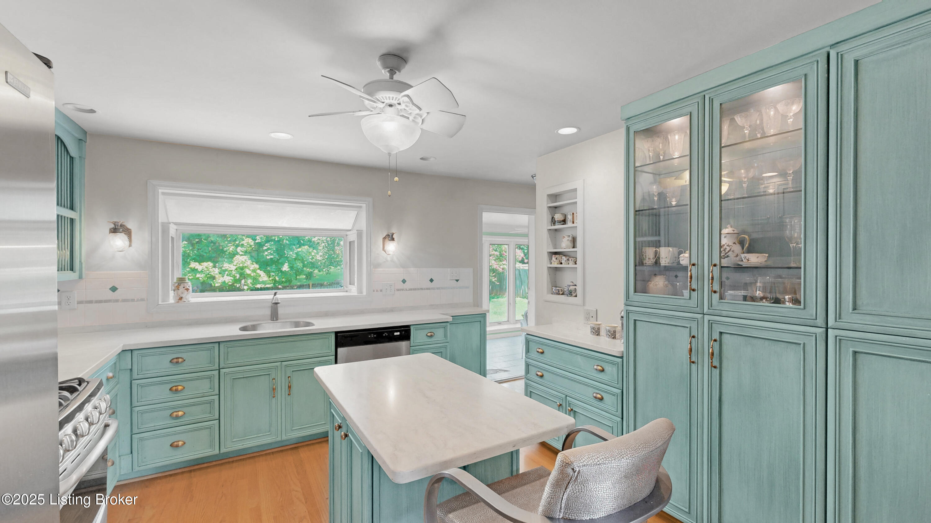 3112 Lakeview Dr
