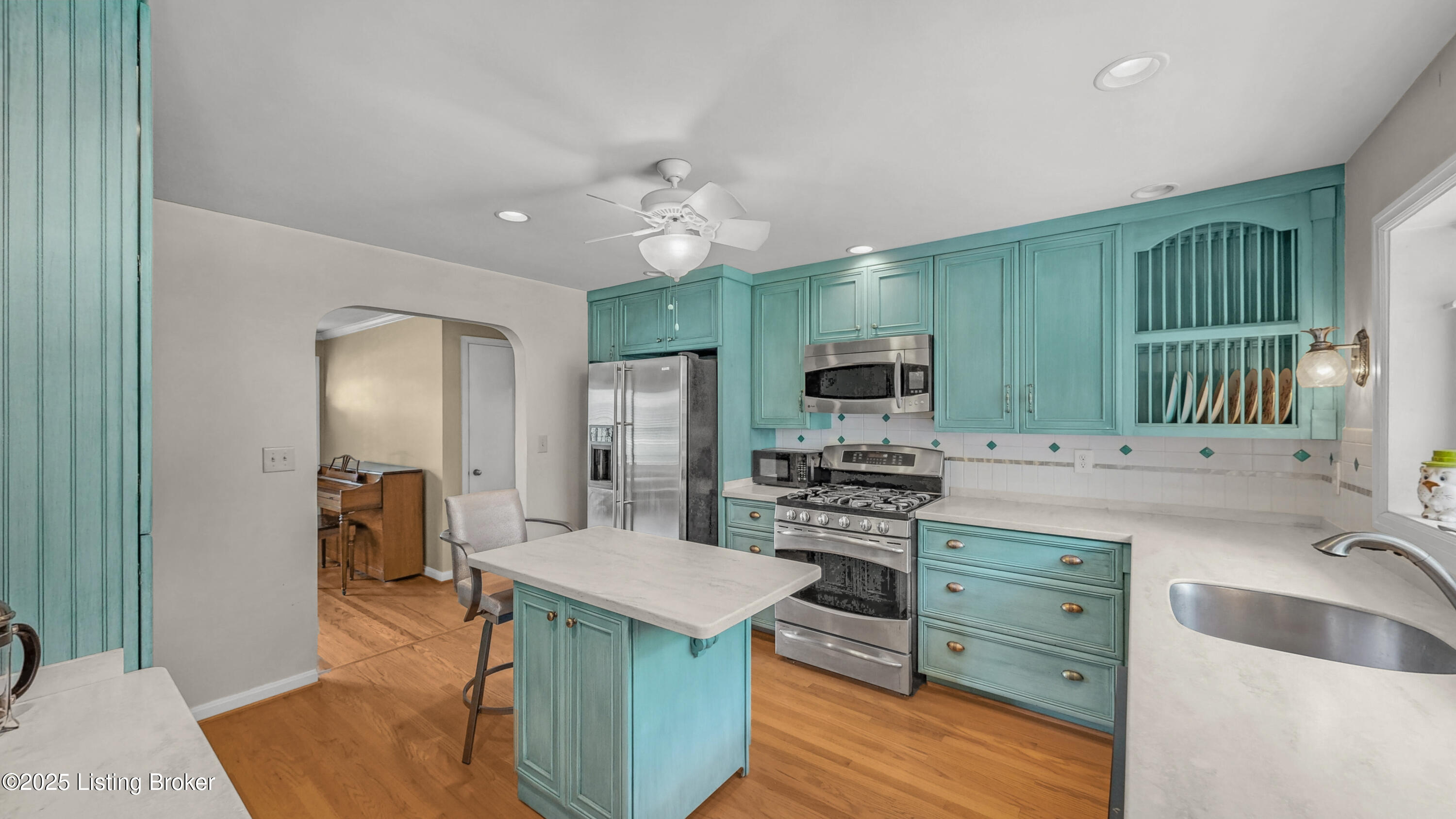 3112 Lakeview Dr
