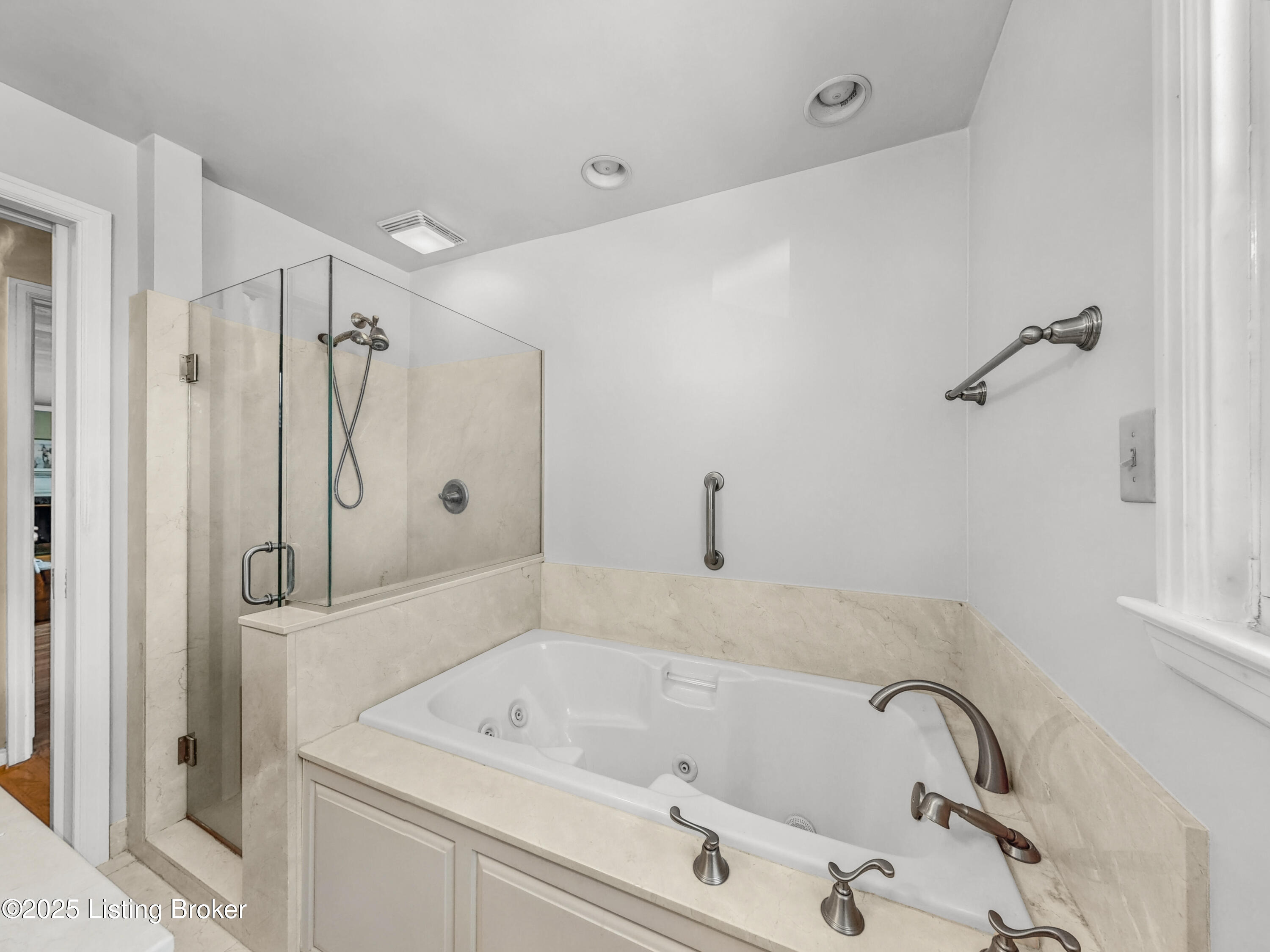 3112 Lakeview Dr